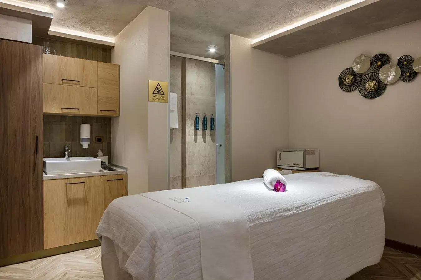 Spa and wellness centre/facilities, Bed in Doubletree By Hilton Plovdiv Center Spa and wellness centre/facilities, Bed in Doubletree By Hilton Plovdiv Center