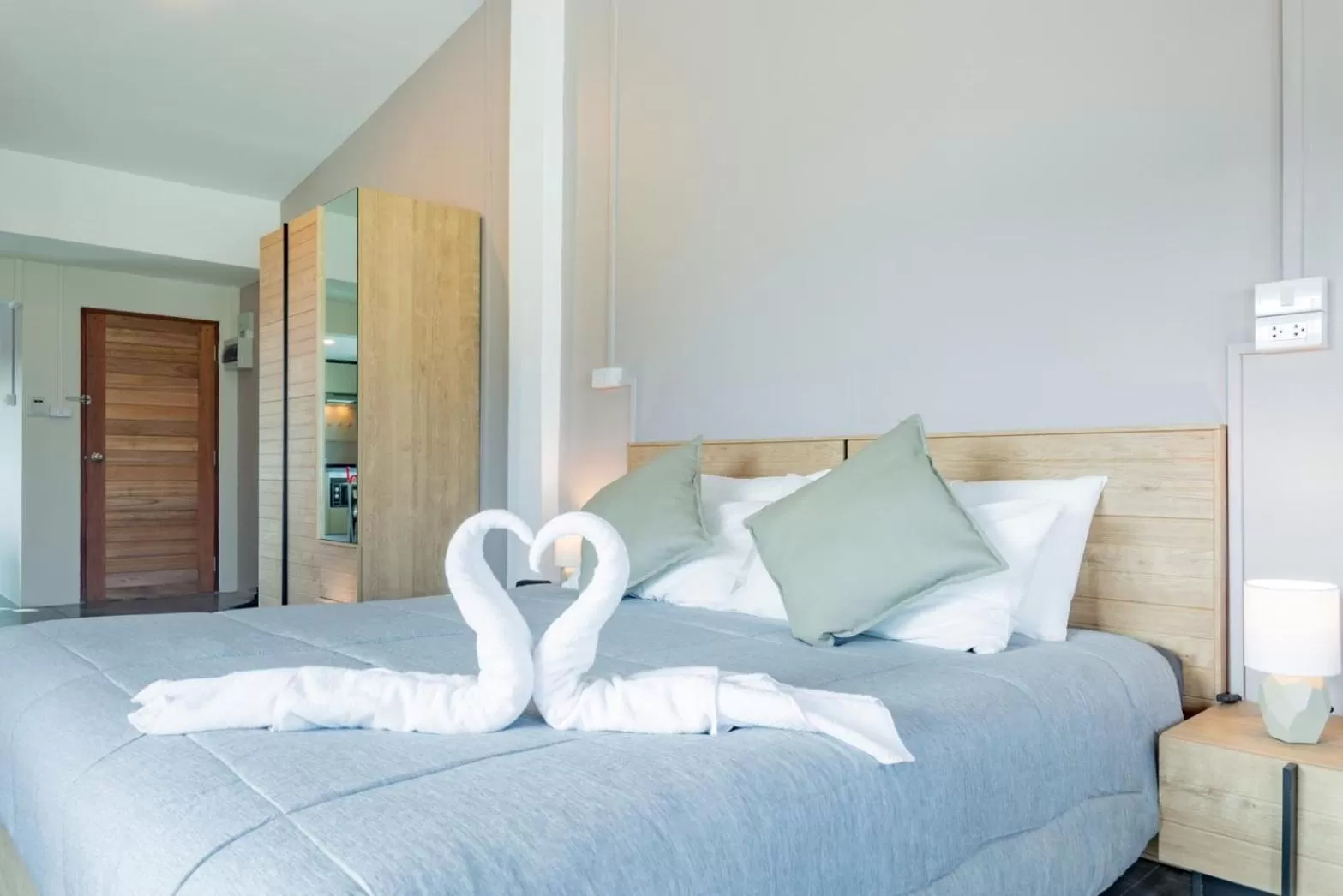 Bed in THE BEACH CHA AM Suites