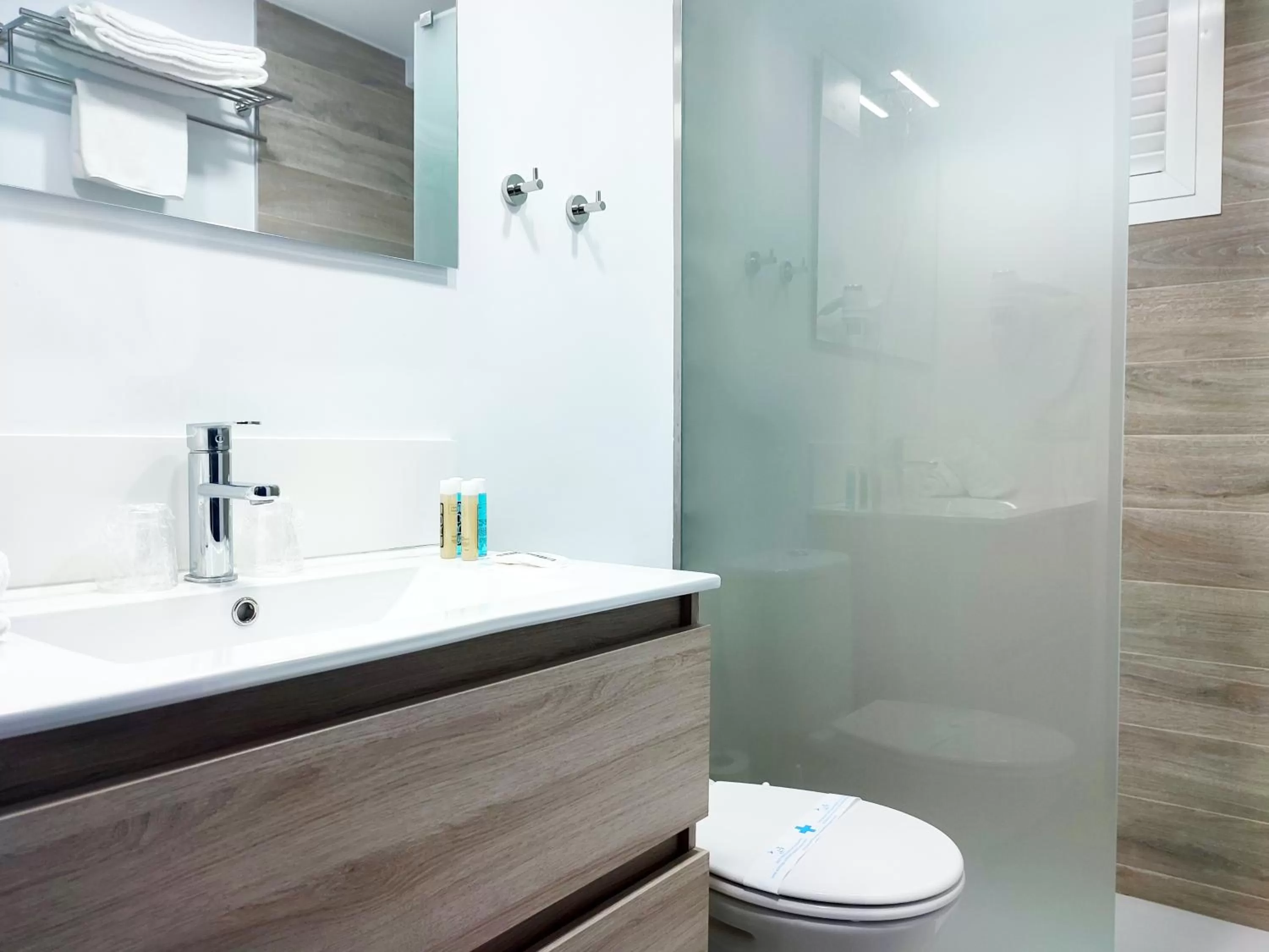 Shower in Hotel Flats Friends Mar Blau