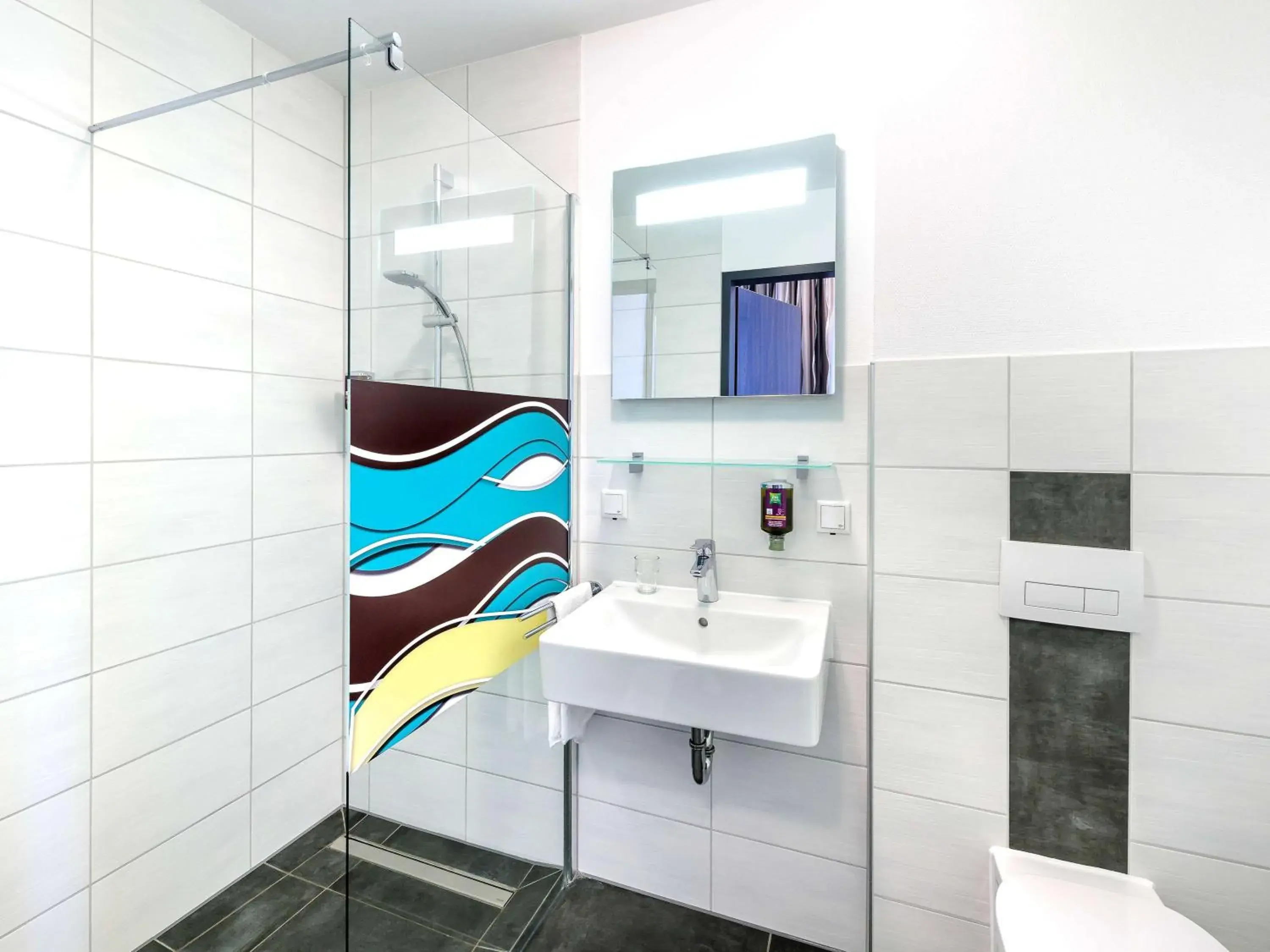 Photo of the whole room, Bathroom in ibis Styles Arnsberg Sauerland
