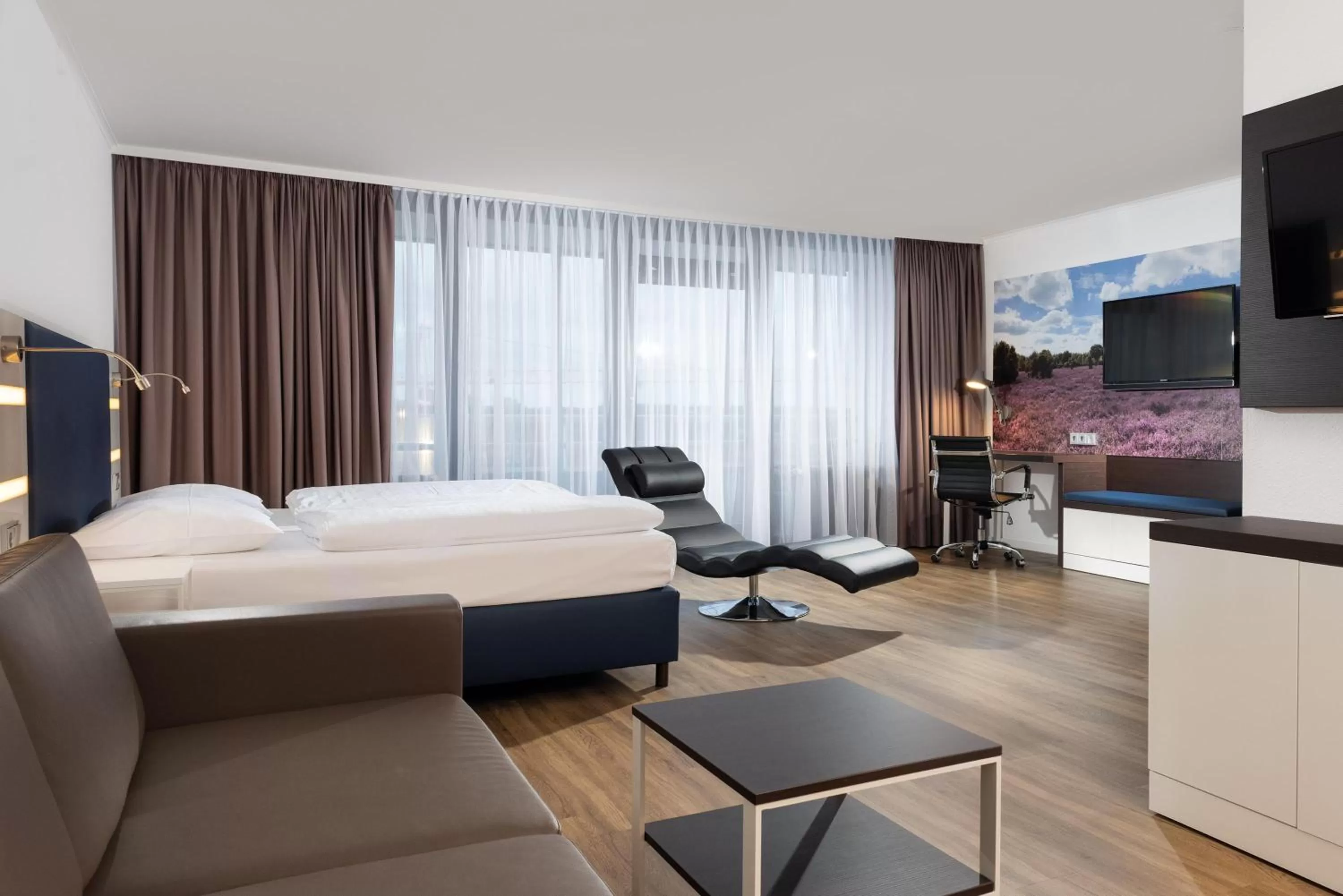 Photo of the whole room, Bed in Seminaris Hotel Lüneburg