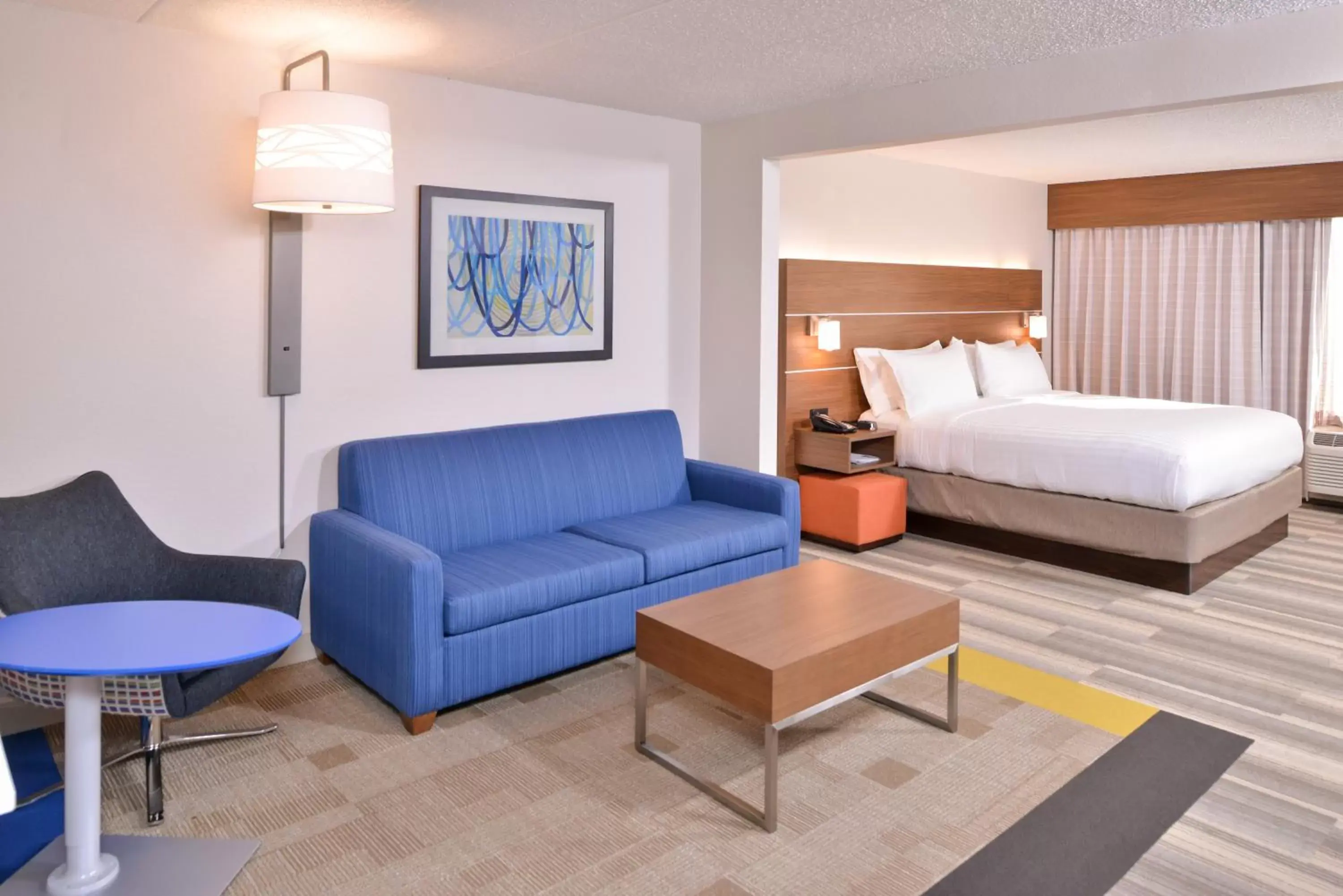 Bedroom in Holiday Inn Express Hotel & Suites Indianapolis Dtn-Conv Ctr, an IHG Hotel