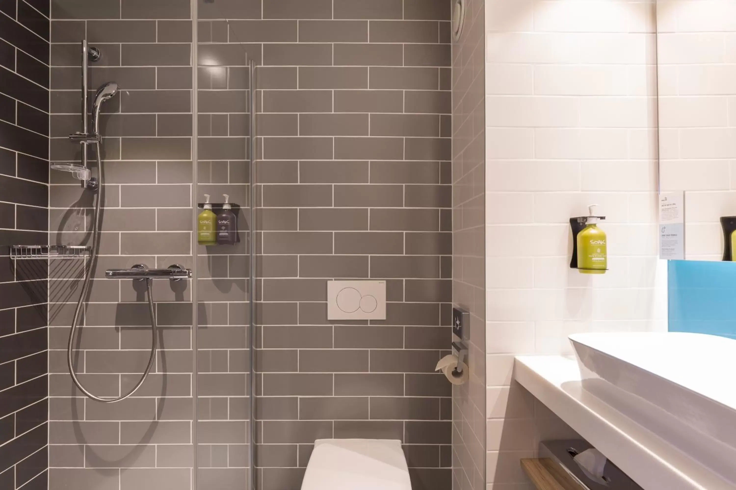 Bathroom in Holiday Inn Express Brussels-Grand-Place, an IHG Hotel