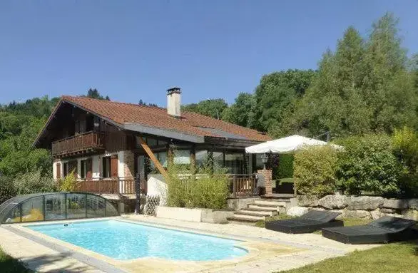 Swimming Pool in Le chalet des Pesettes