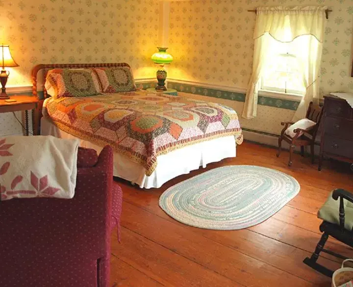 Photo of the whole room, Bed in Colonel Spencer Inn