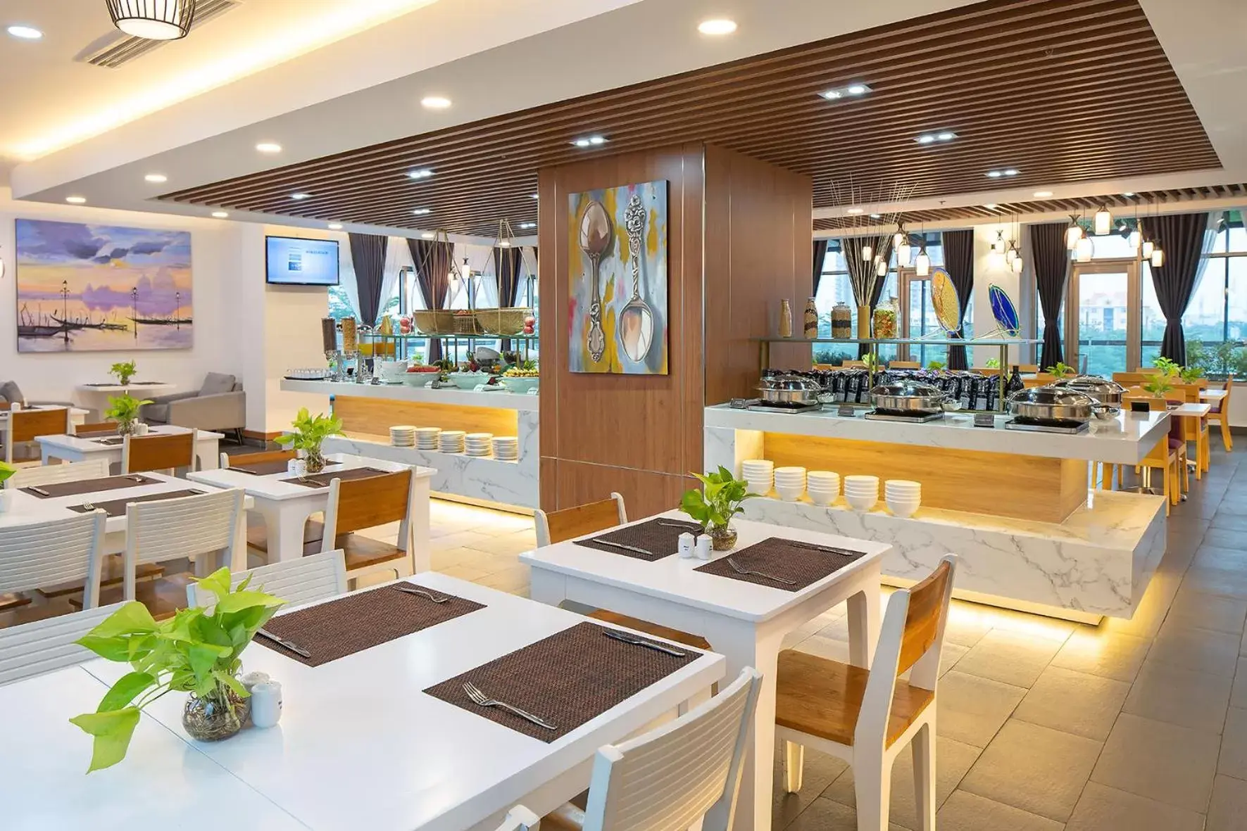 Restaurant/Places to Eat in Ibis Saigon South