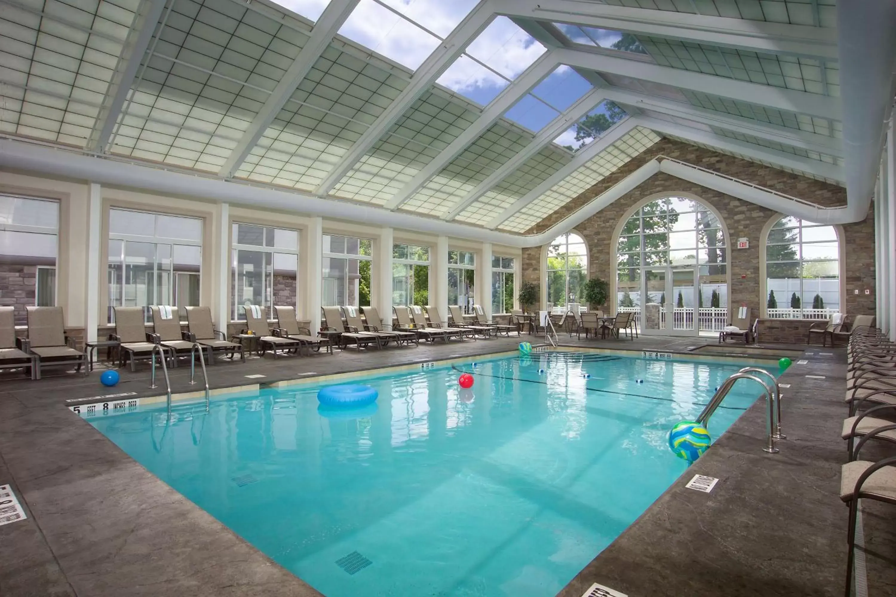Pool view, Swimming Pool in DoubleTree by Hilton Nanuet