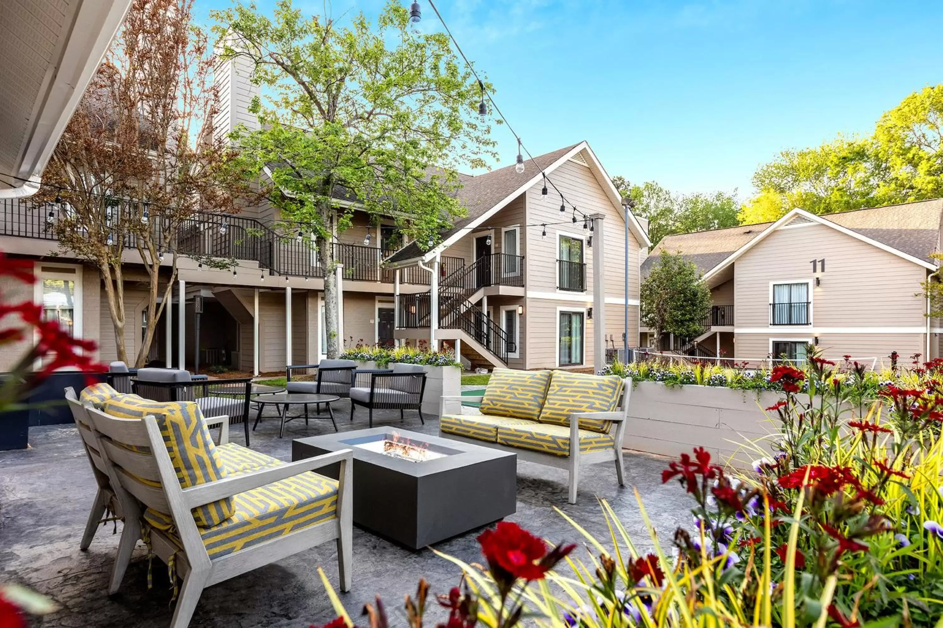 Patio, Property Building in WaterWalk Atlanta Perimeter Center