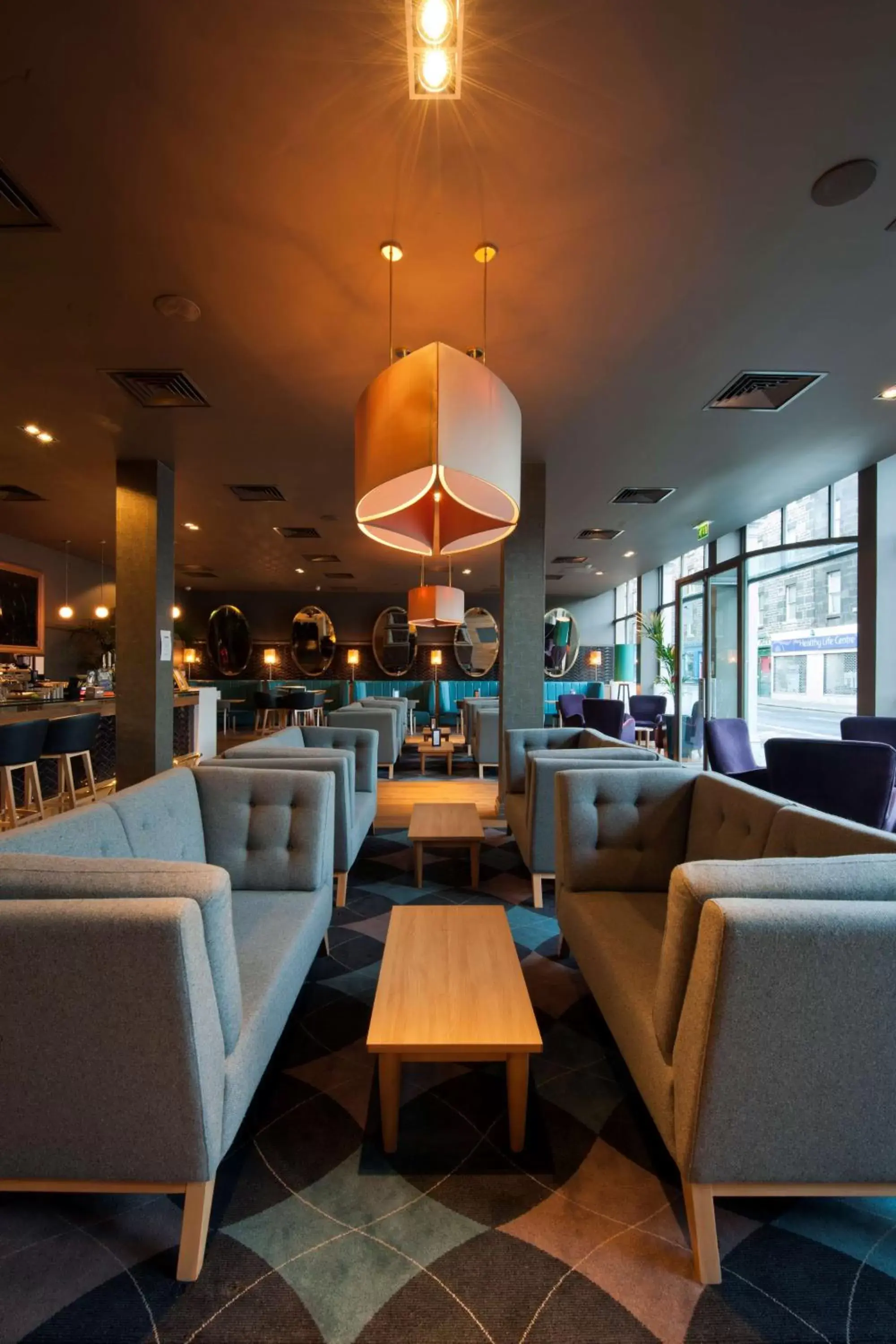 Lounge or bar, Restaurant/Places to Eat in Doubletree by Hilton Edinburgh City Centre