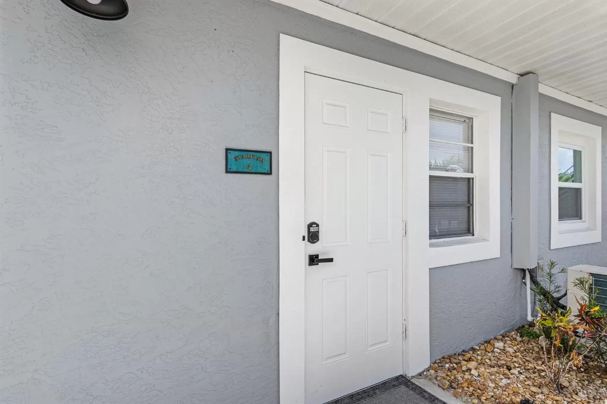 Property building in Matlacha on Shoreview Property building in Matlacha on Shoreview