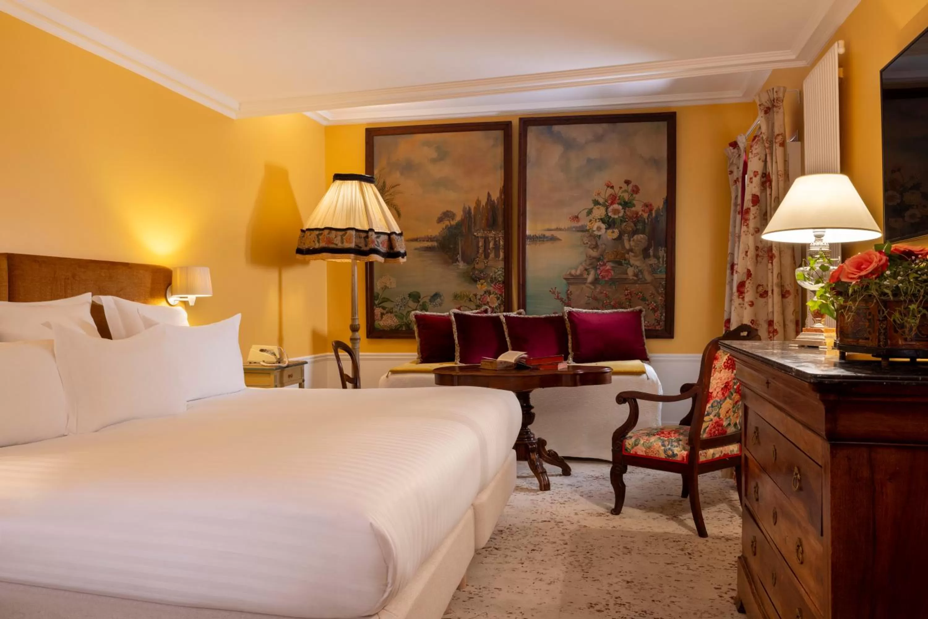 Bedroom, Bed in Hôtel Le Saint Gregoire