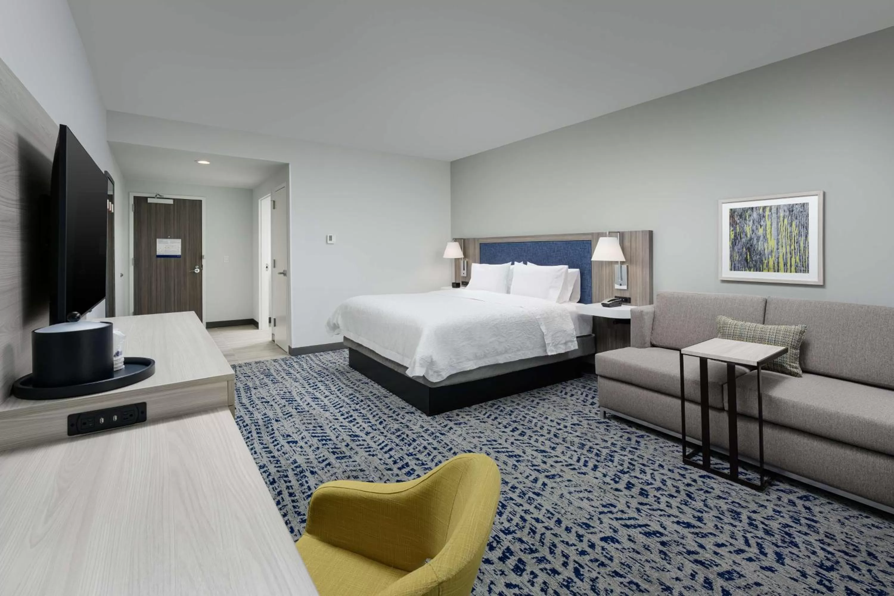 Bedroom, Bed in Hampton Inn by Hilton Ashland City, Tn