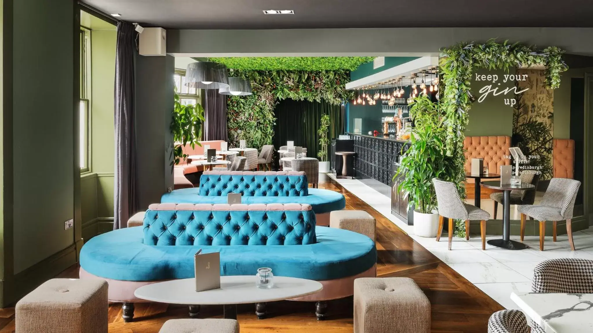 Lounge or bar in Hotel Indigo - Edinburgh - Princes Street, an IHG Hotel