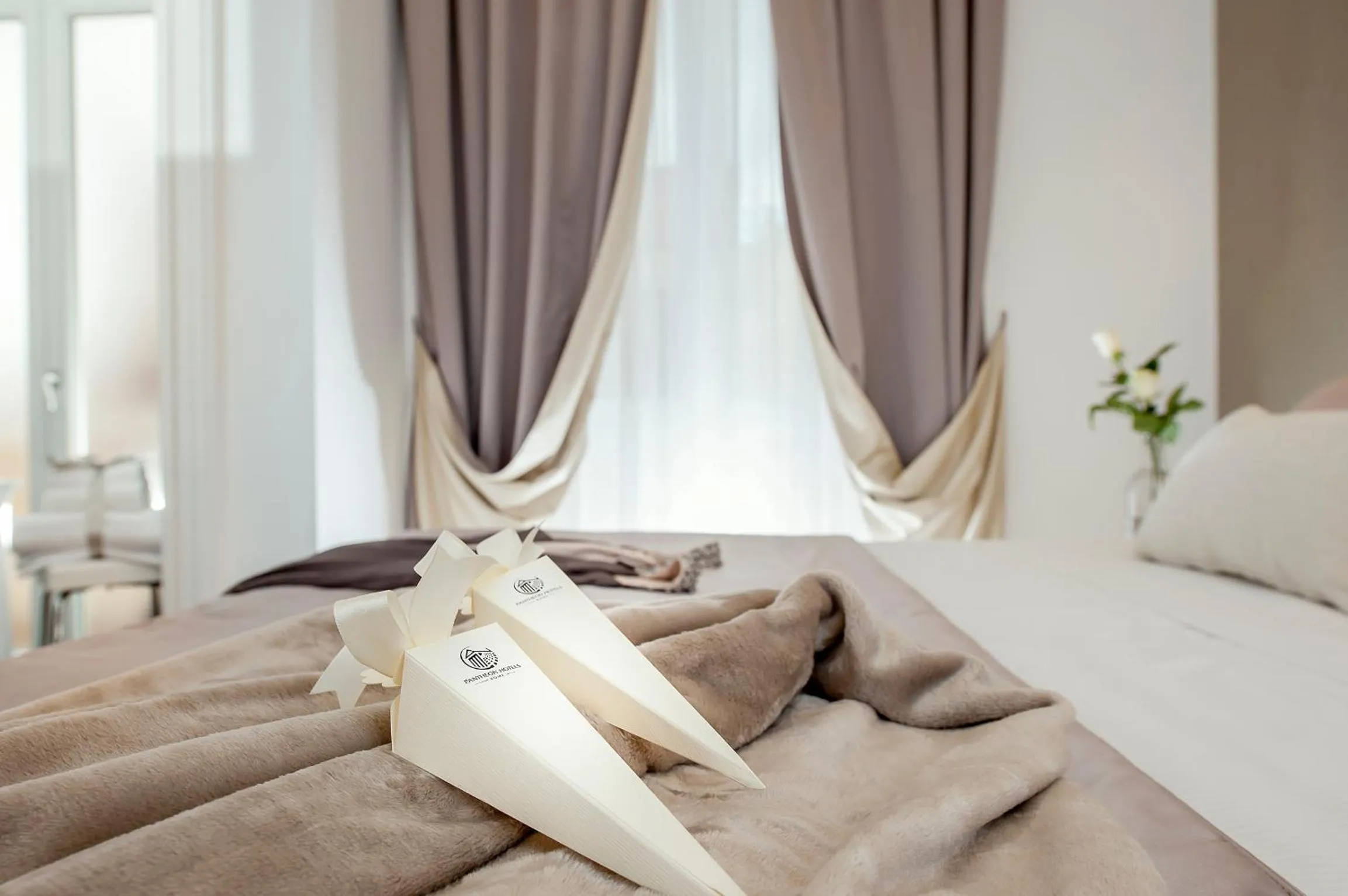 Bedroom, Bed in Vatican Style