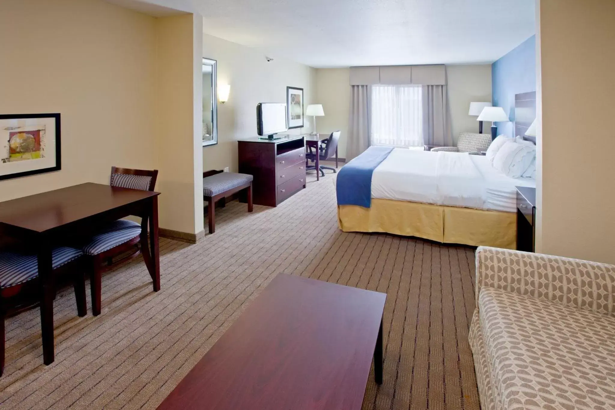 Photo of the whole room, Bed in Holiday Inn Express Hotel & Suites Shelbyville, an IHG Hotel