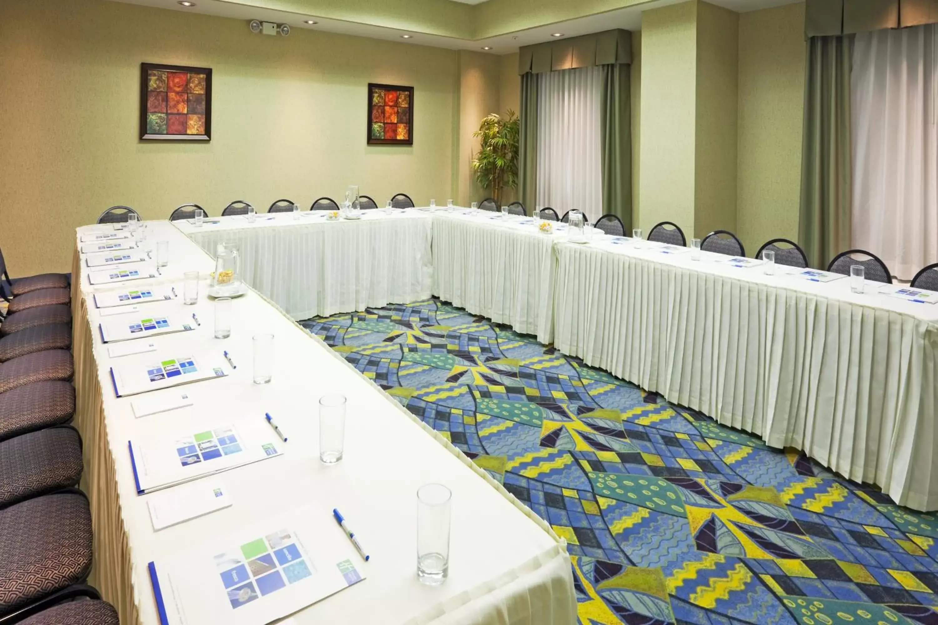 Meeting/conference room in Holiday Inn Express & Suites Toluca Zona Aeropuerto, an IHG Hotel