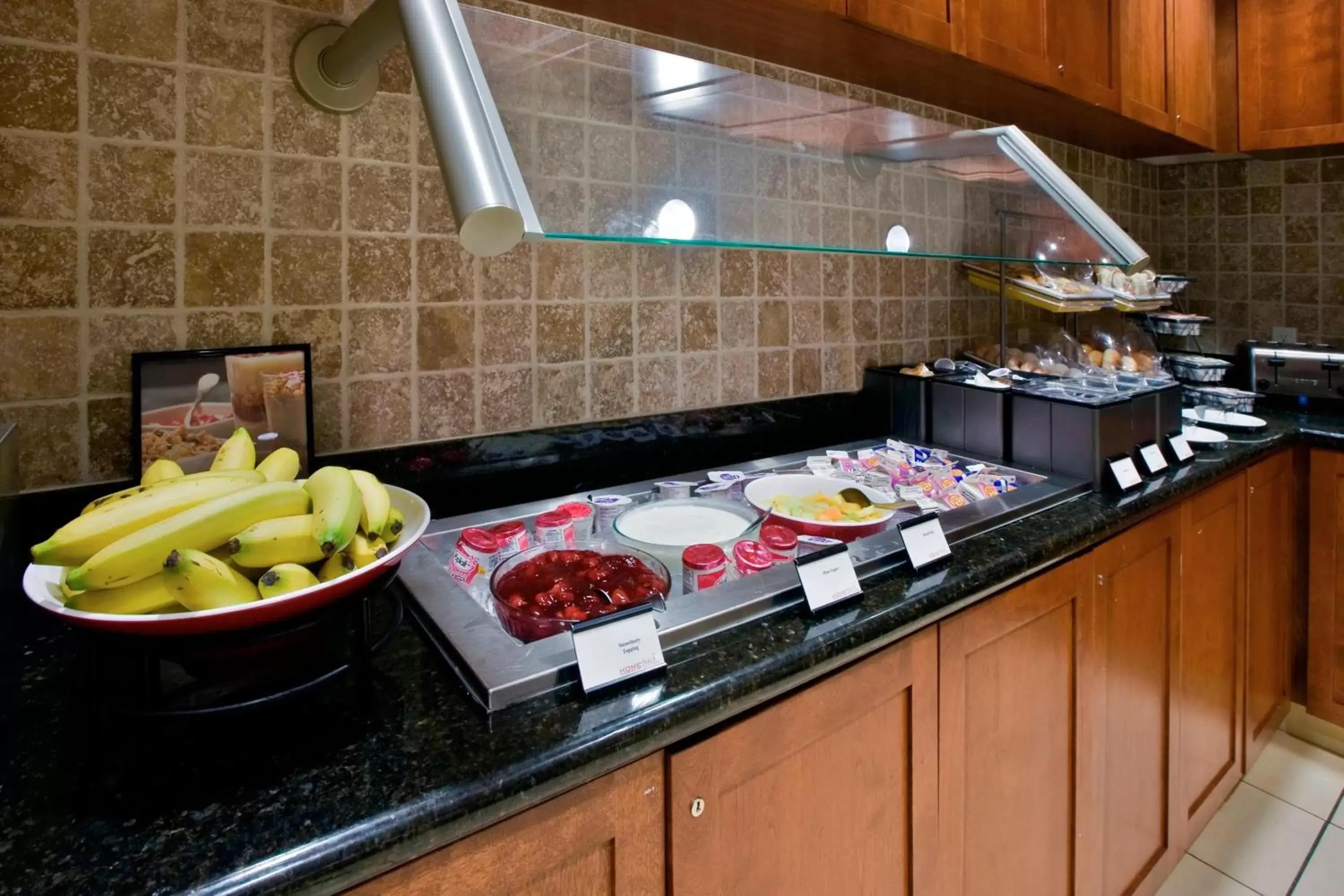 Breakfast, Kitchen/Kitchenette in Residence Inn by Marriott Fayetteville Cross Creek