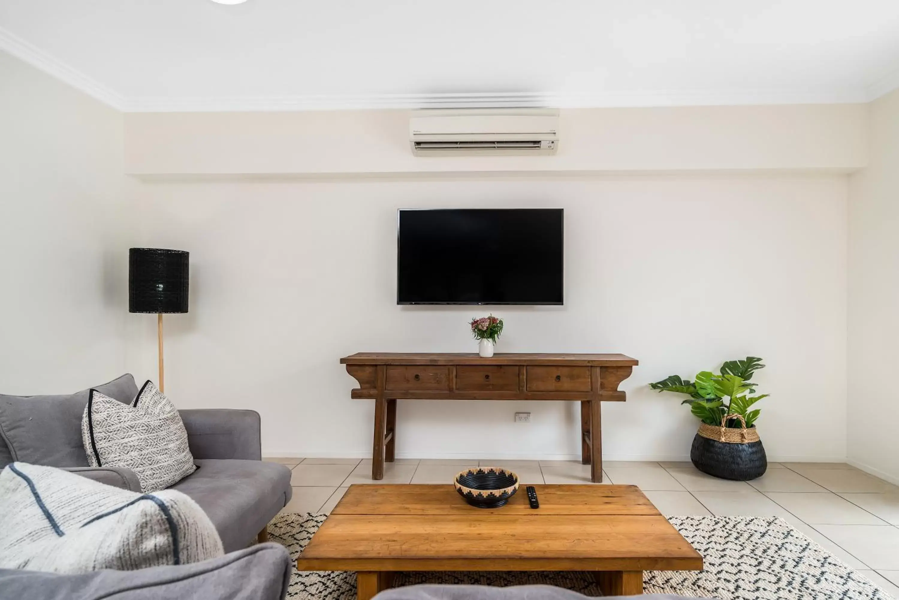 TV and multimedia, TV/Entertainment Center in Byron Bay Hotel and Apartments