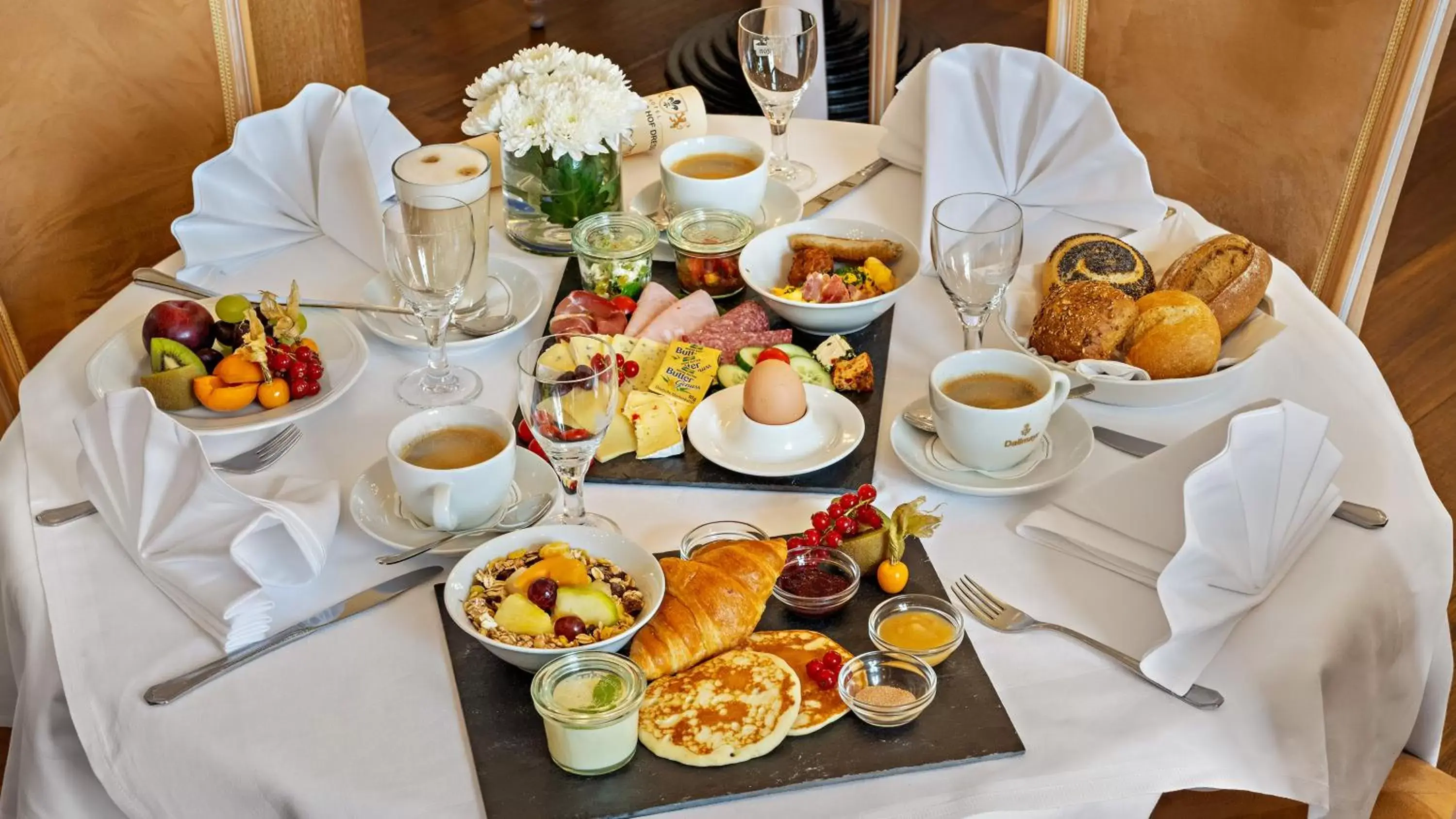 Breakfast in Hotel Bayerischer Hof Dresden