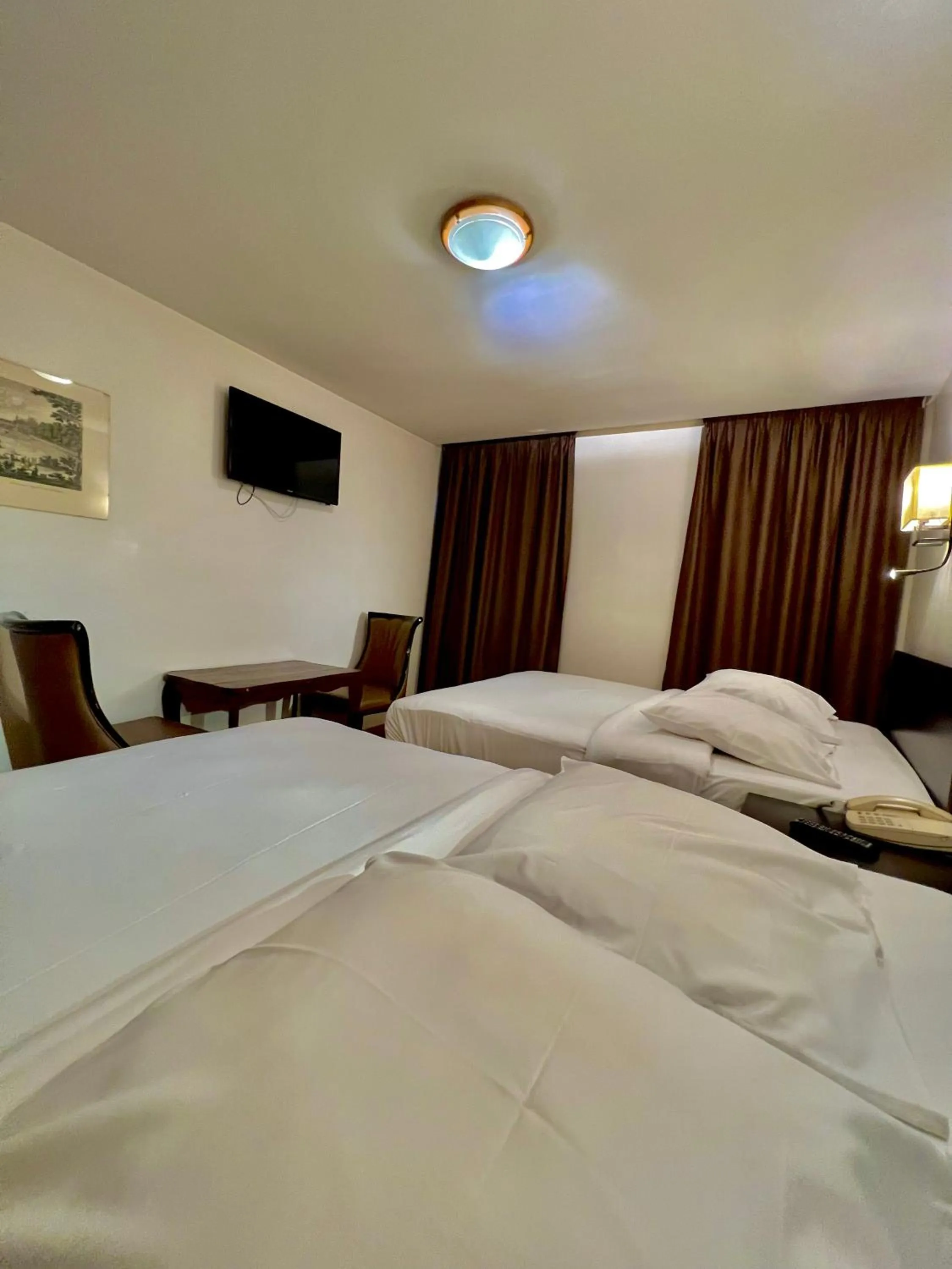 Bed in Hôtel Belle Fontainebleau