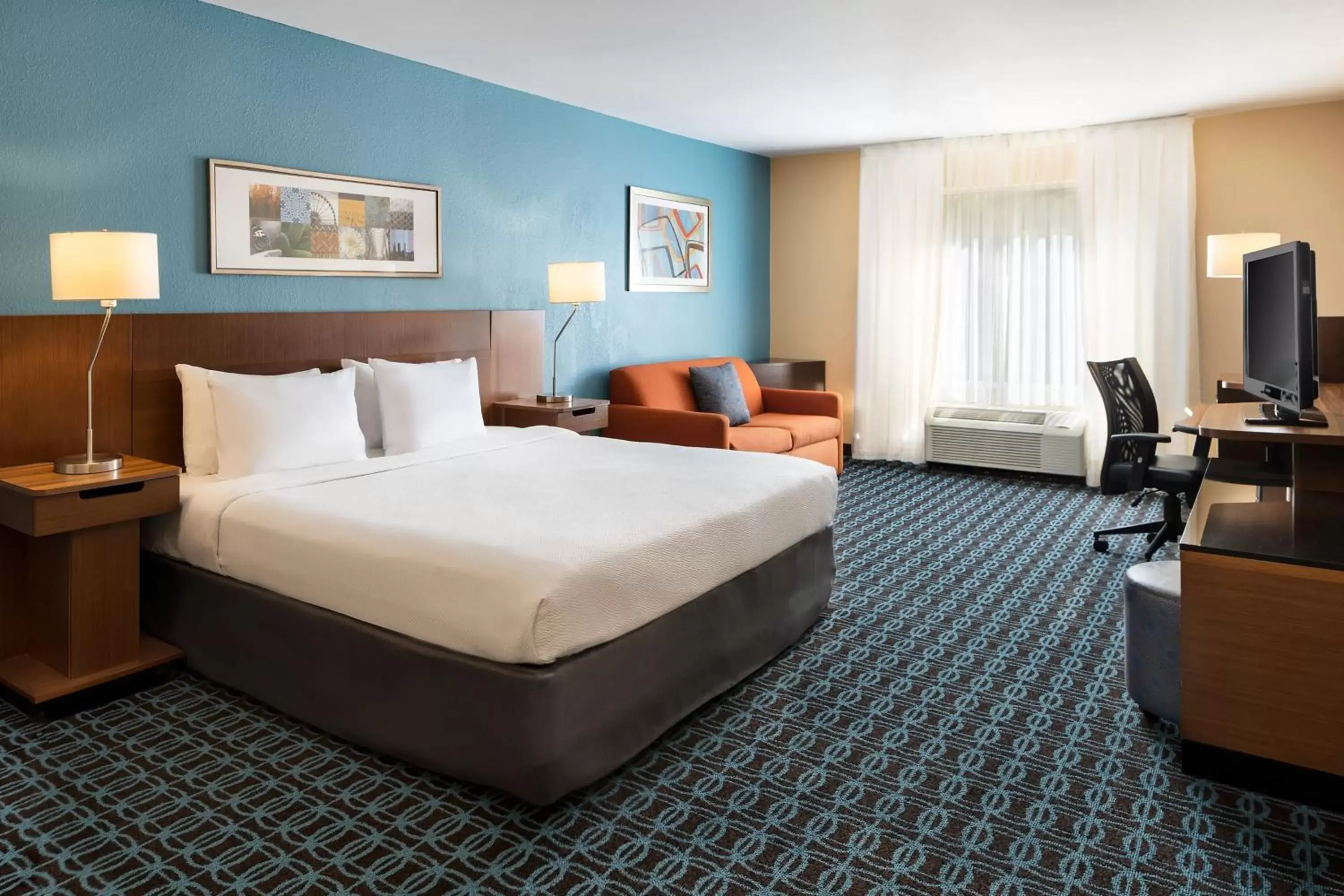 Photo of the whole room, Bed in Fairfield Inn & Suites Raleigh Durham Airport Research Triangle Park