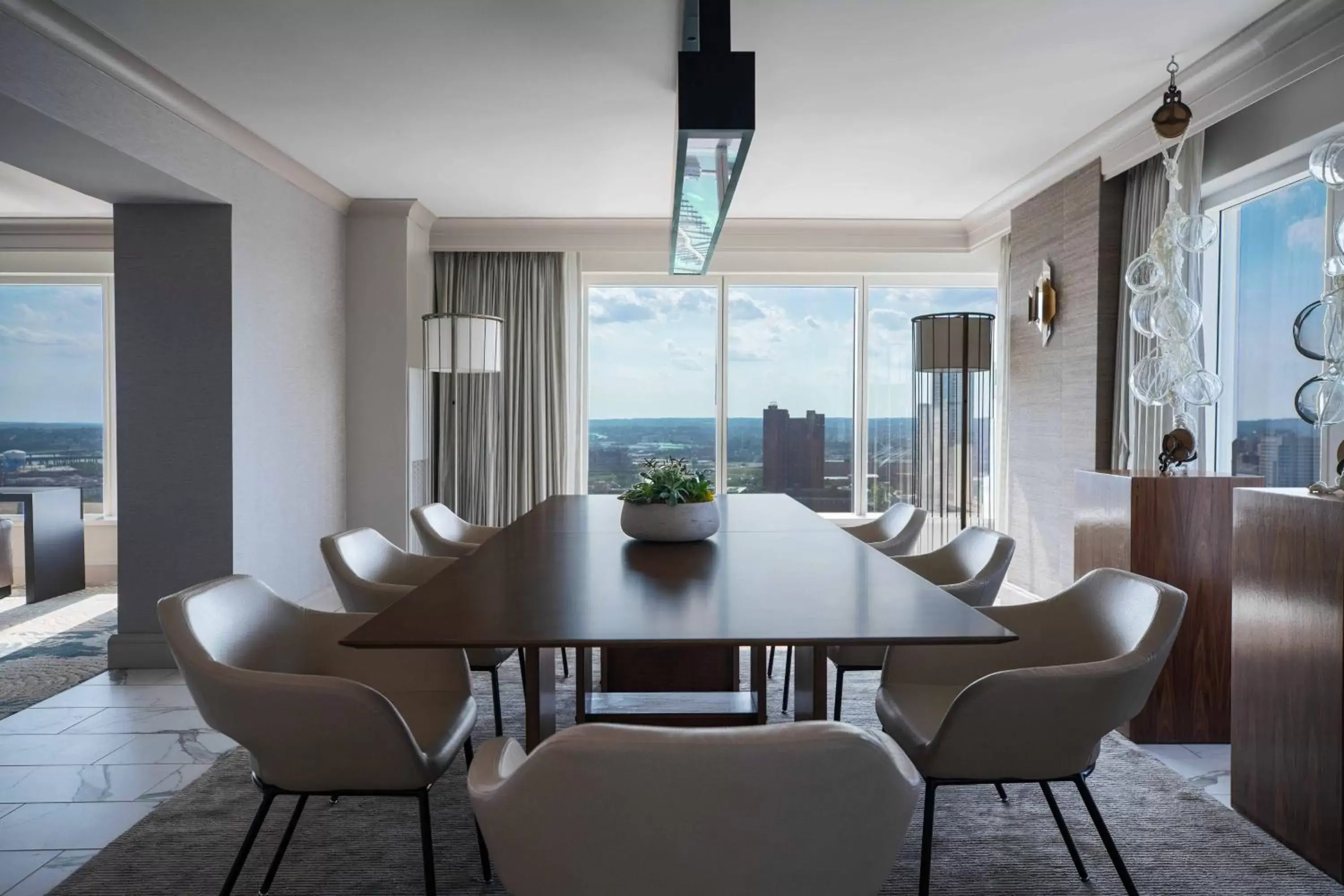 Photo of the whole room, Dining Area in Baltimore Marriott Waterfront