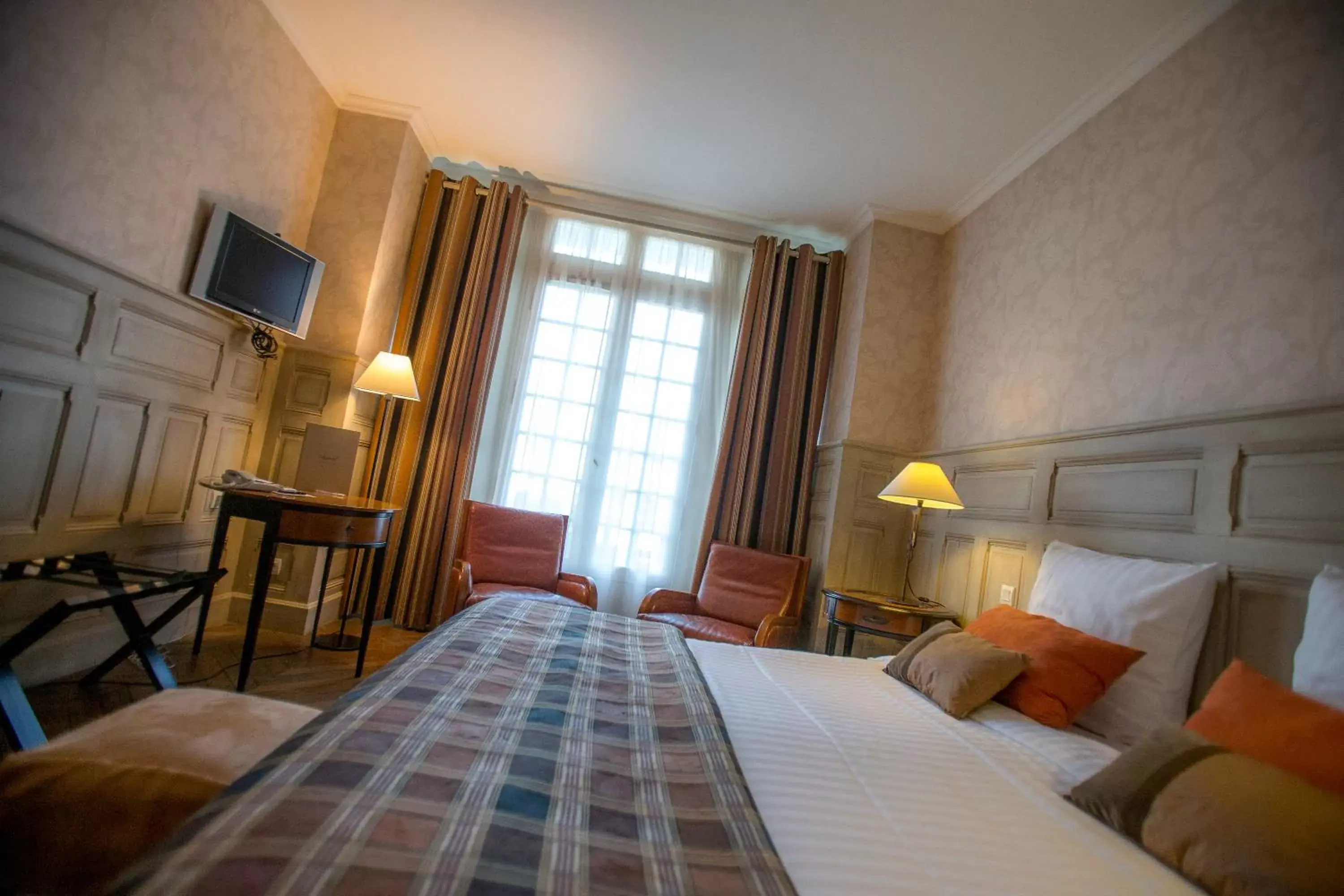 Photo of the whole room, Bed in Villa Augeval Hôtel de charme & Spa