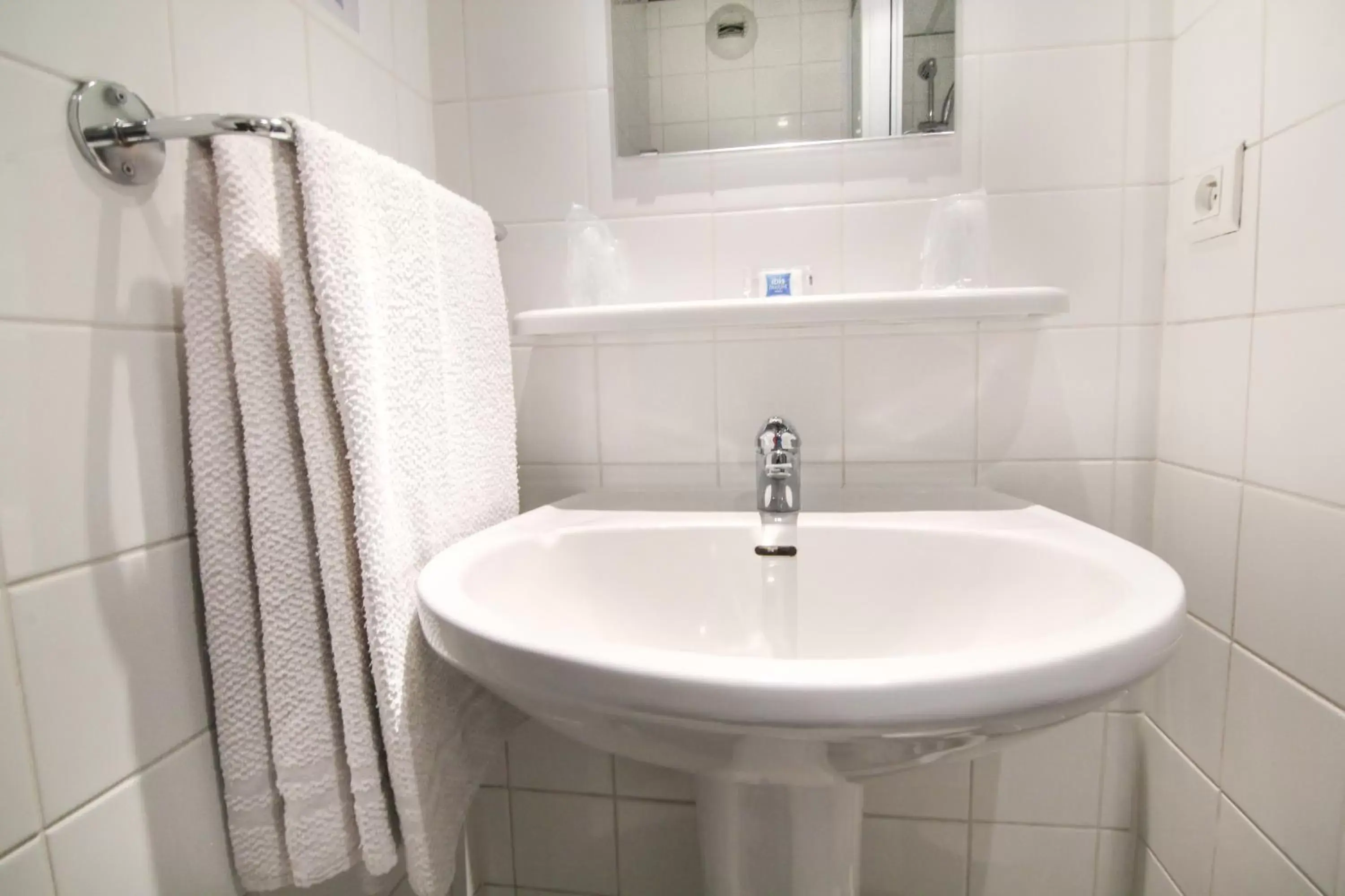Shower, Bathroom in ibis budget Le Mans Centre