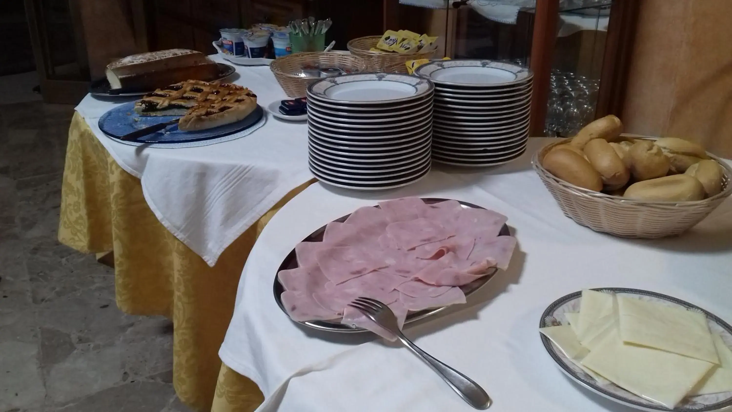 Buffet breakfast, Food in Albergo La Primula