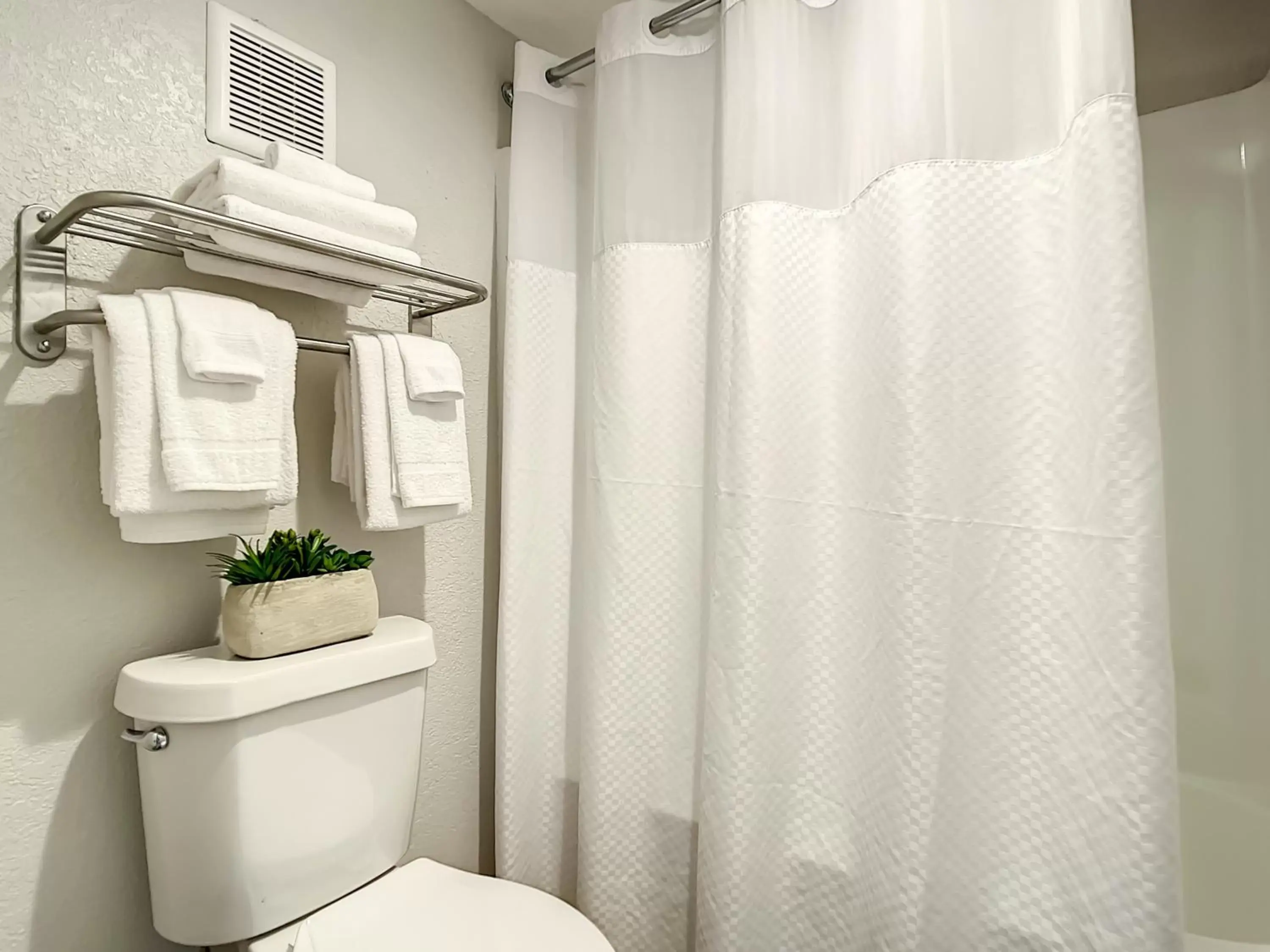 Bathroom in Stayable Suites Kissimmee West