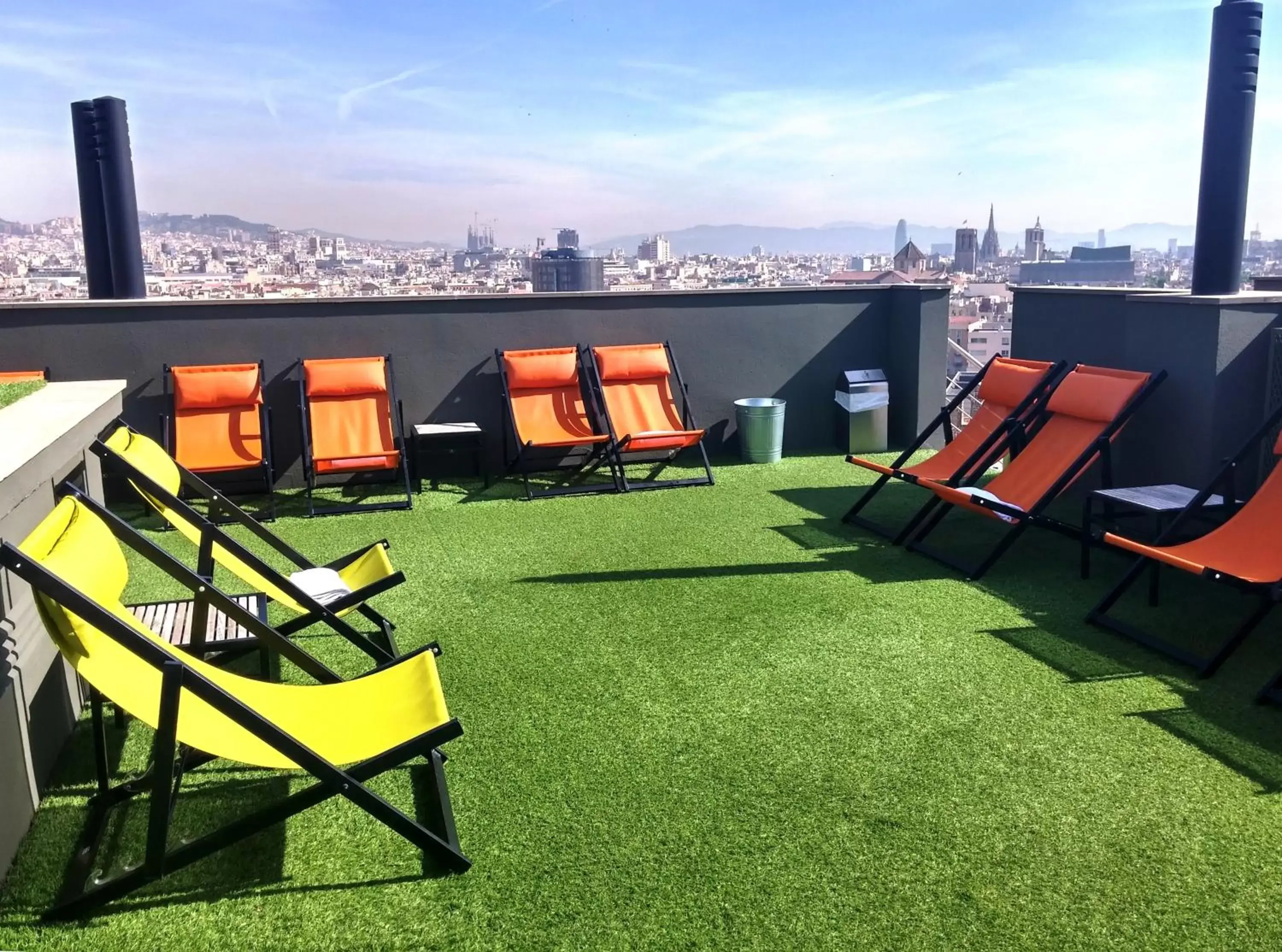 Swimming pool in Hotel Barcelona Universal Swimming pool in Hotel Barcelona Universal