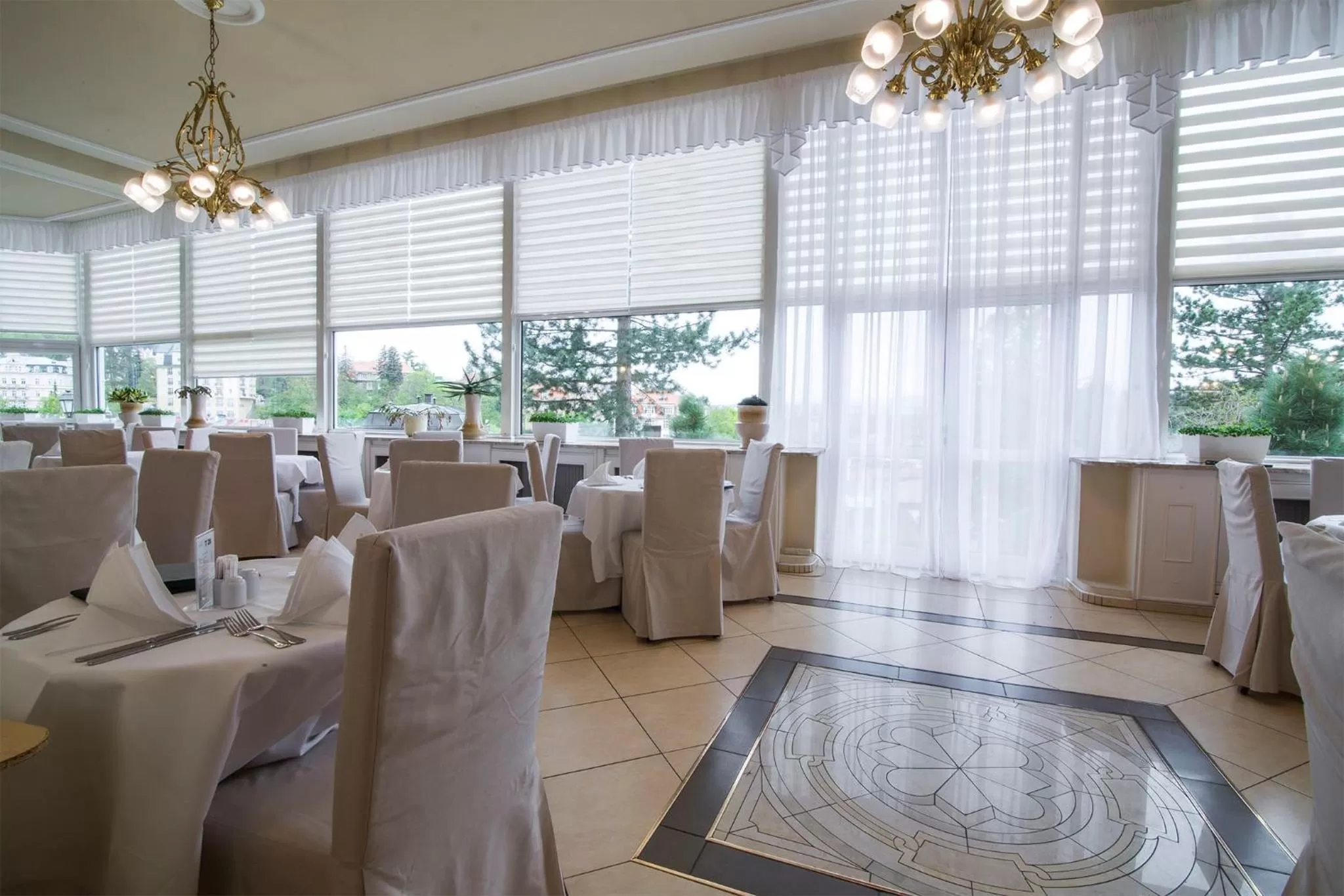 Restaurant/places to eat in Hotel Bristol