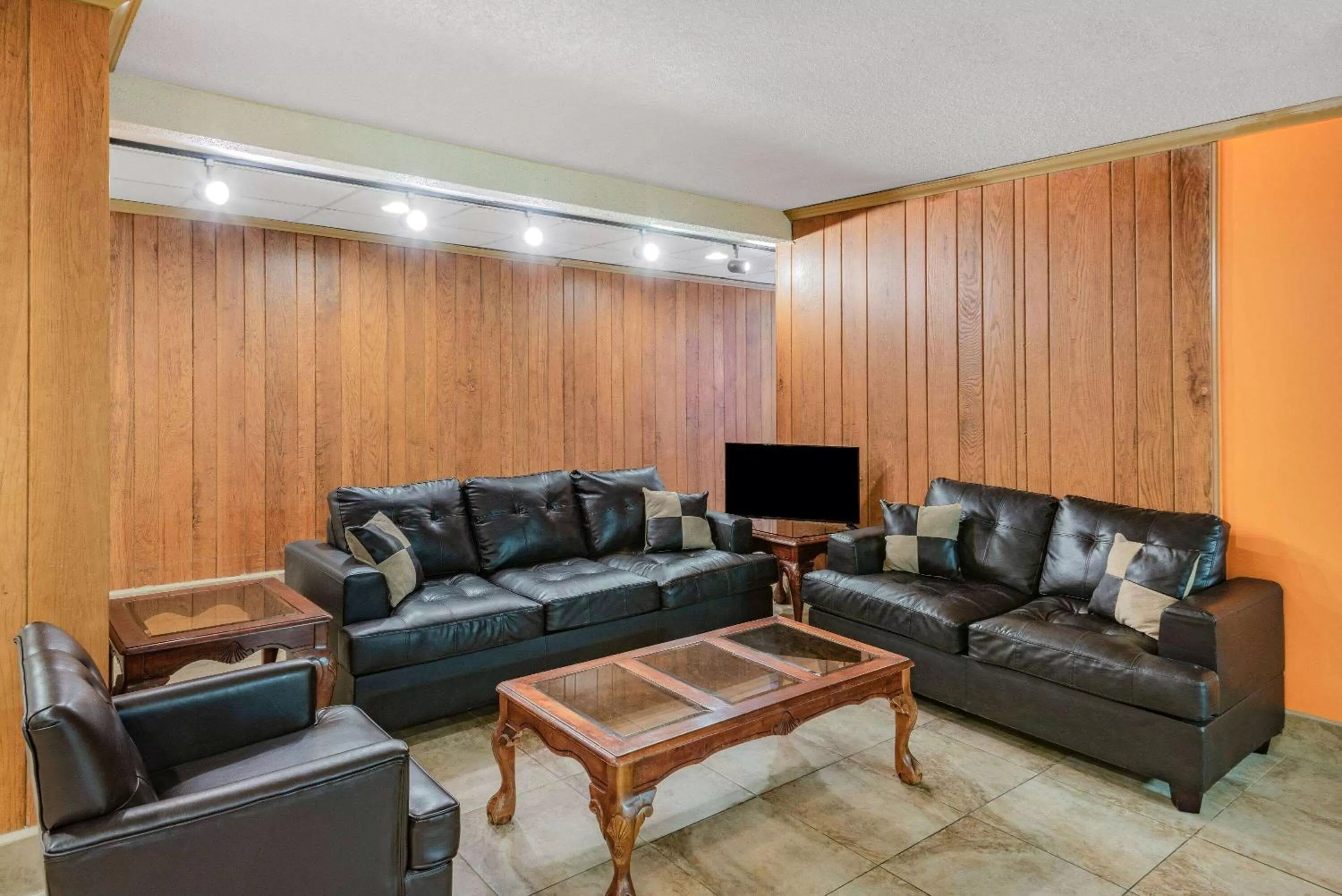 Lobby or reception in Howard Johnson by Wyndham Staunton