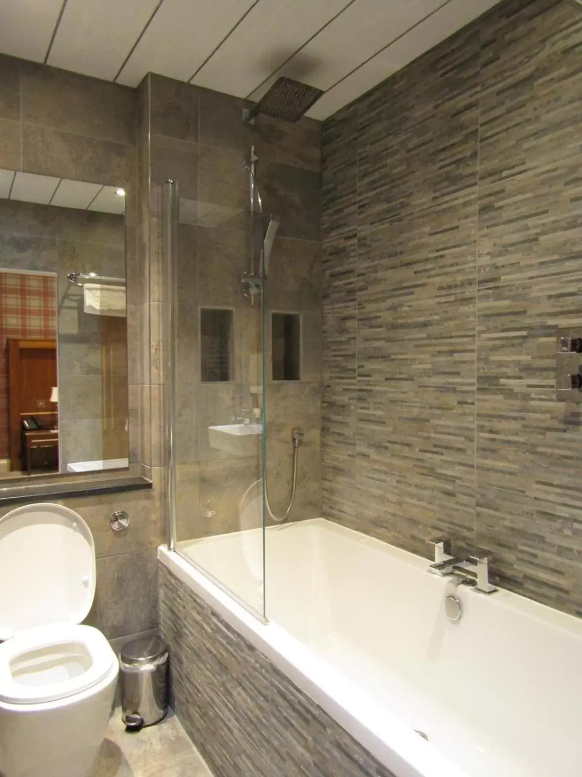 Bathroom in The Craigie Hotel