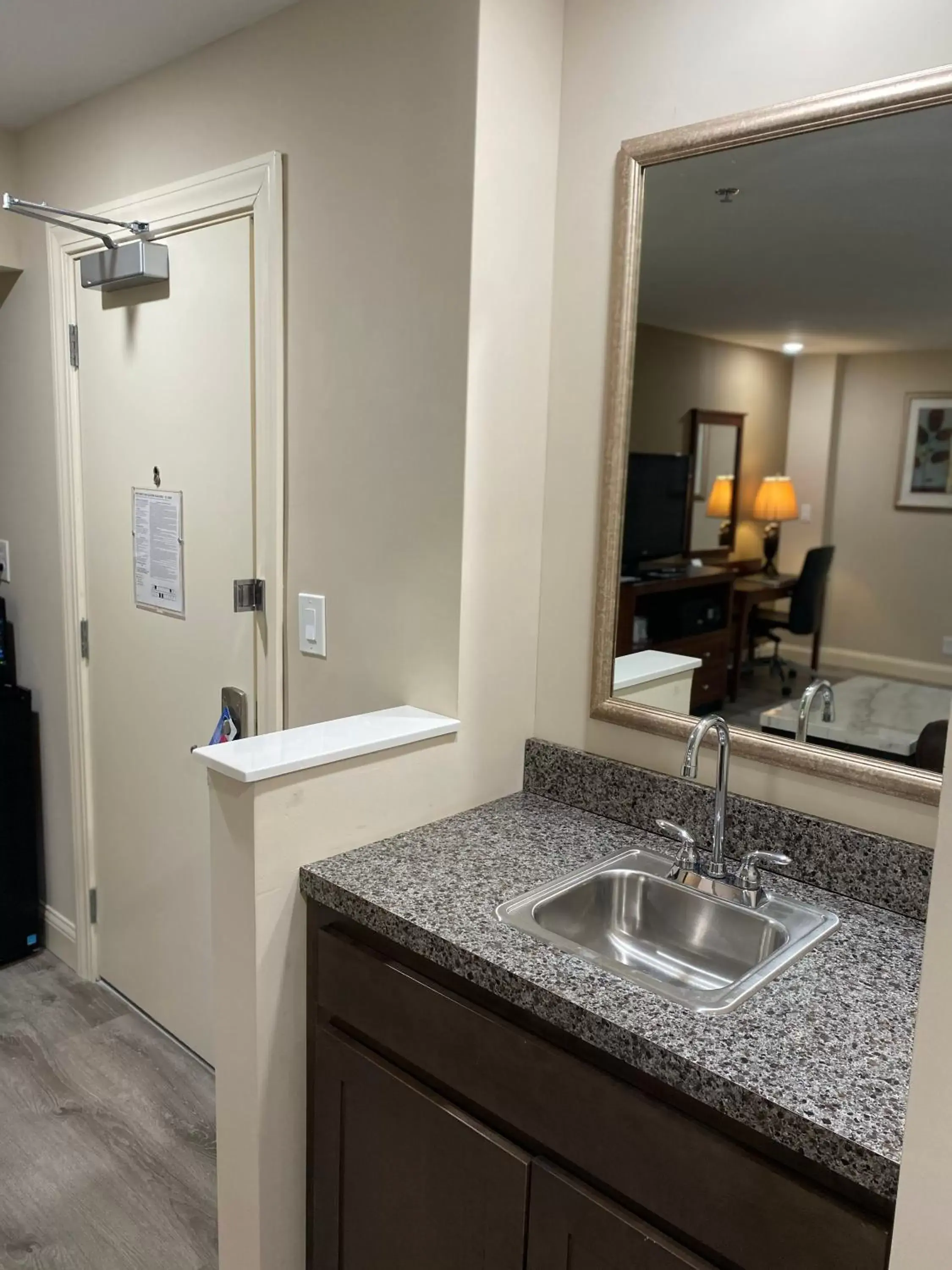 Living room, Kitchen/Kitchenette in Clayton Plaza Hotel & Extended Stay