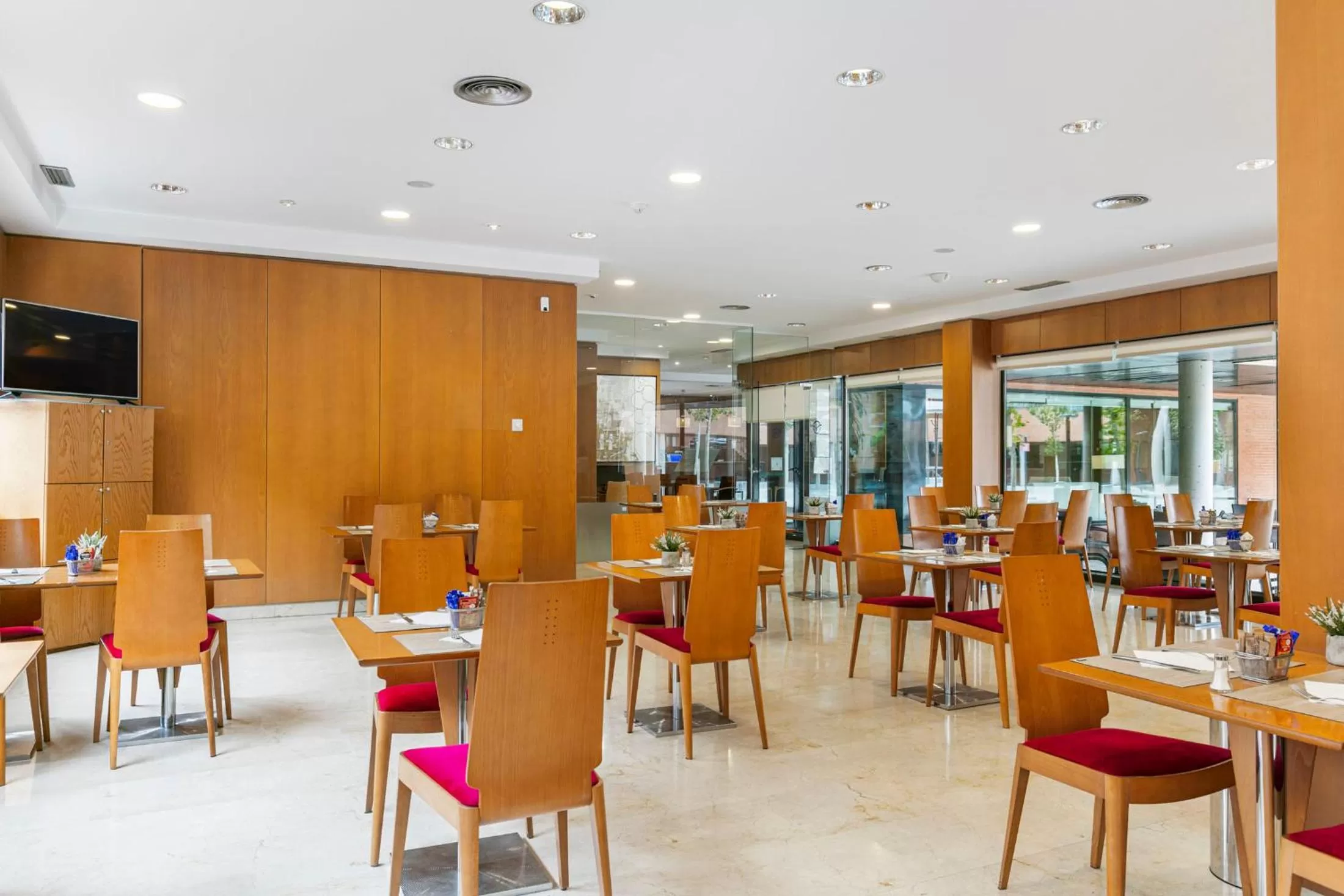 Restaurant/places to eat in Globales de los Reyes