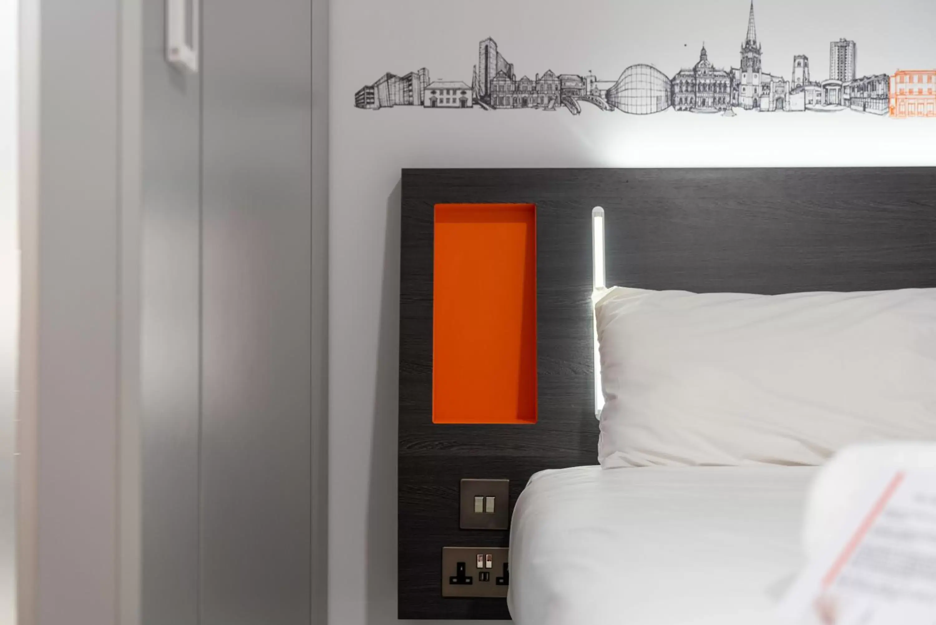 Bedroom, Bed in easyHotel Ipswich