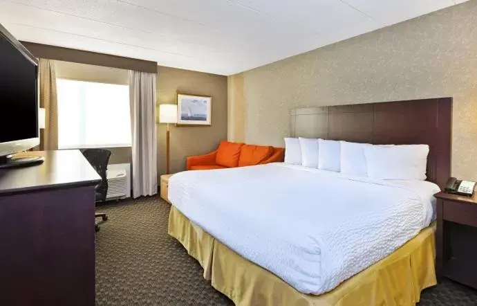 Photo of the whole room, Bed in Clarion Hotel Seekonk - Providence