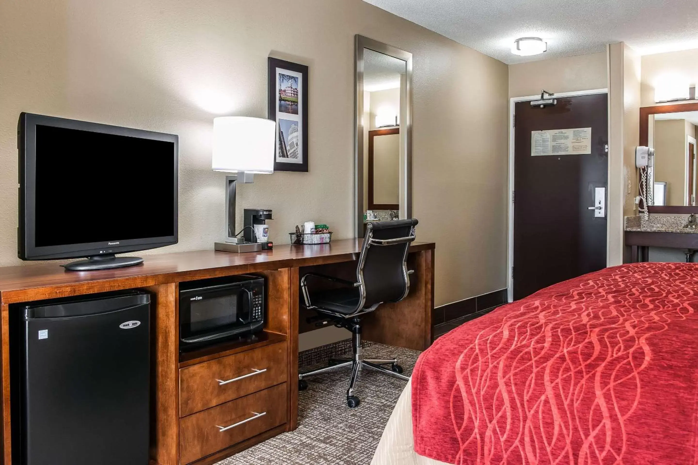 Photo of the whole room, TV/Entertainment Center in Comfort Inn & Suites Mount Sterling