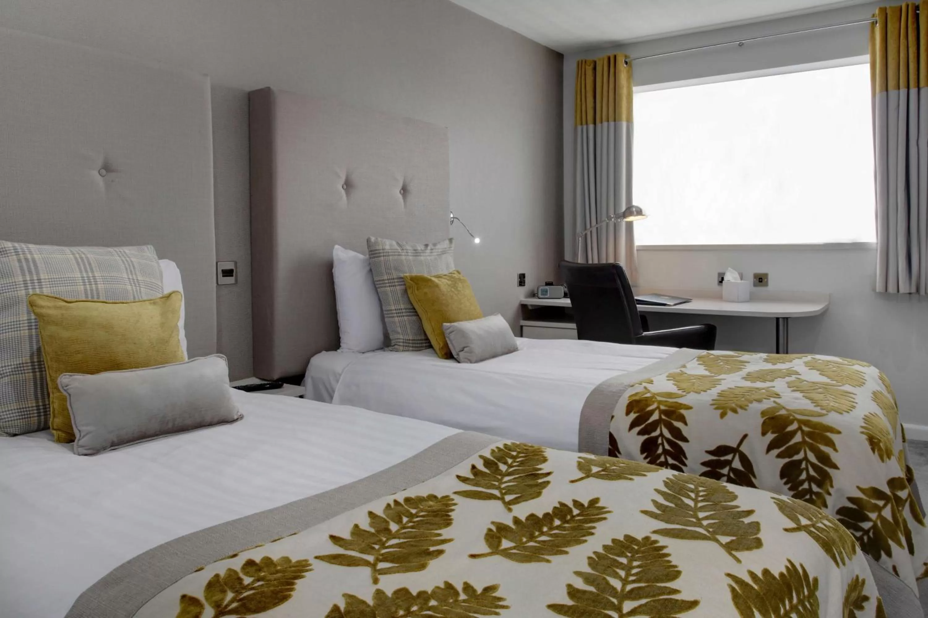 Photo of the whole room, Bed in Glendower Hotel BW Signature Collection