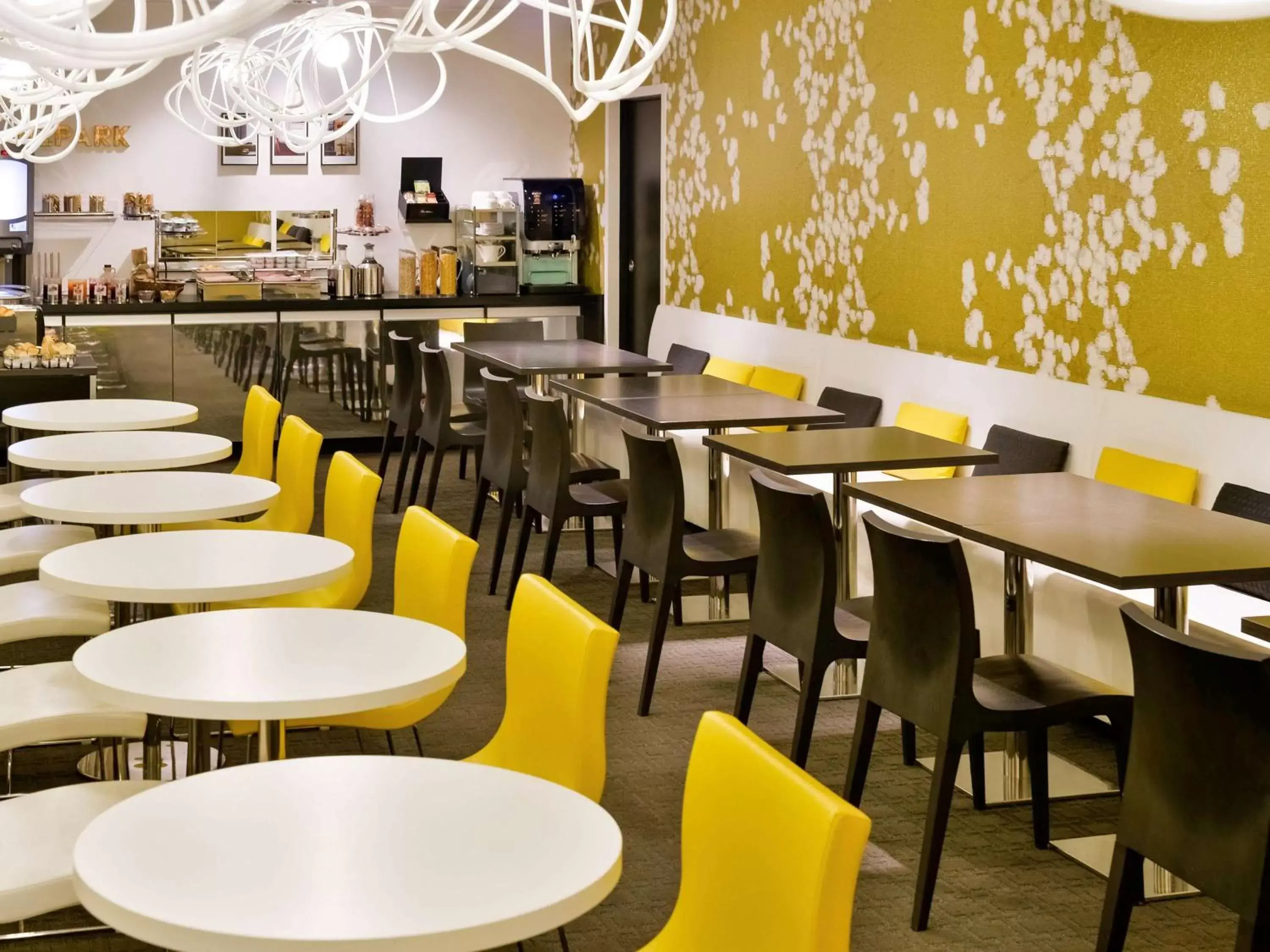 Restaurant/Places to Eat in Adagio Grenoble Centre