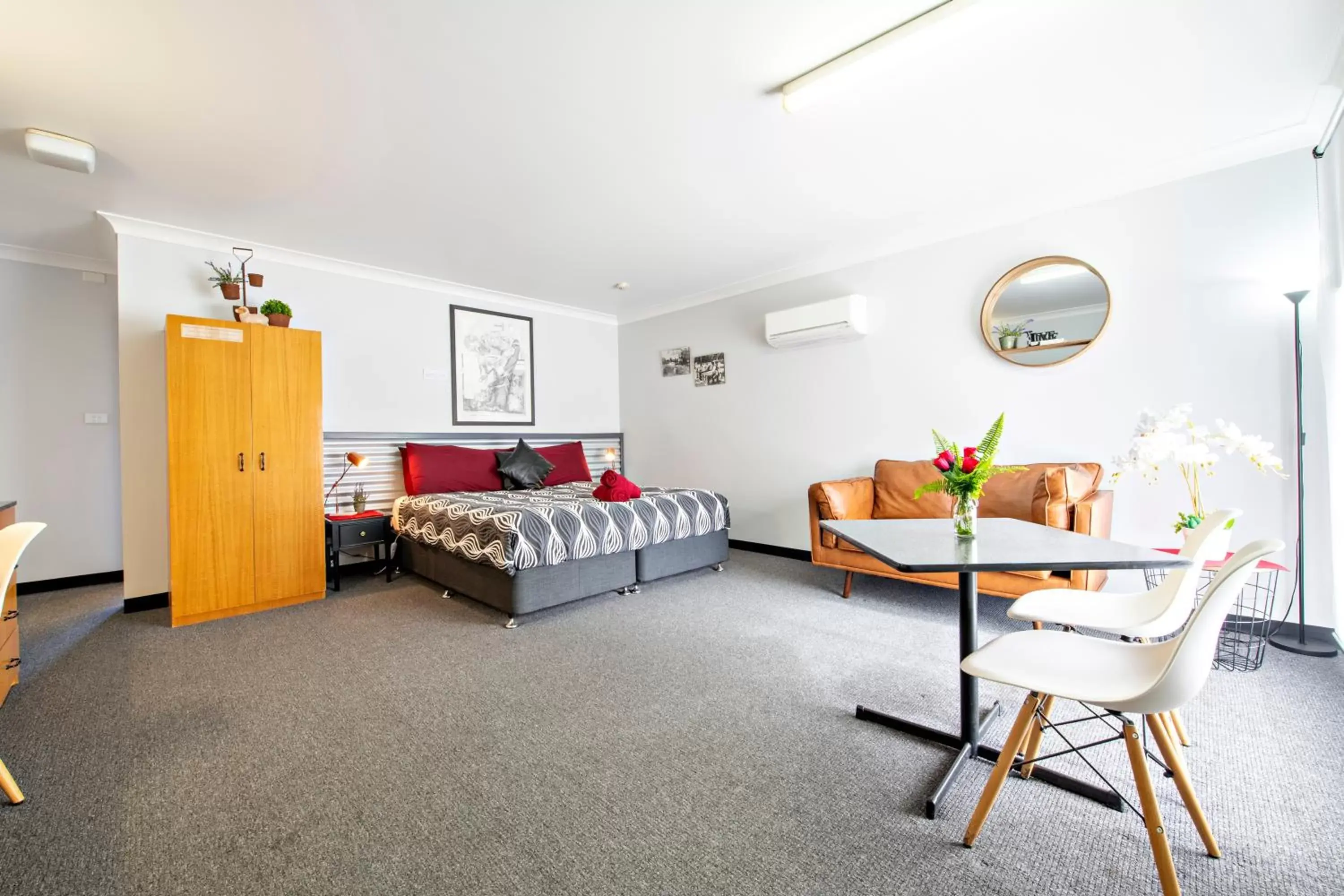 Photo of the whole room in Shearing Shed Motor Inn