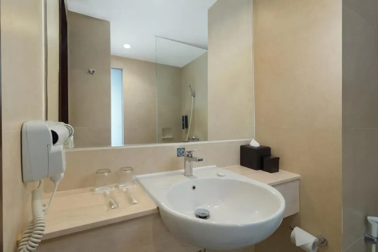 Bathroom in Neo Samadikun Cirebon Hotel