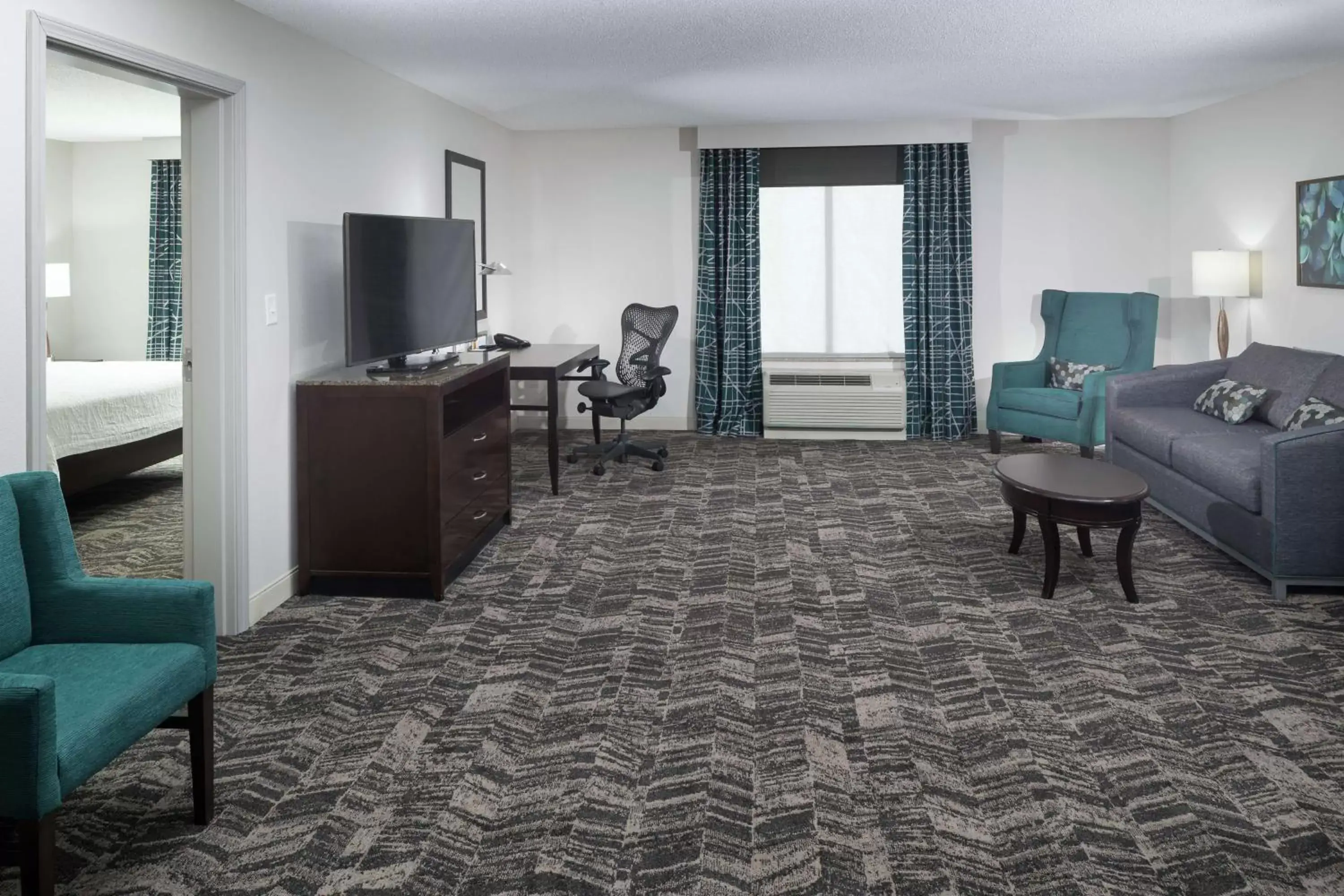 Bedroom, Seating Area in Hilton Garden Inn Dothan