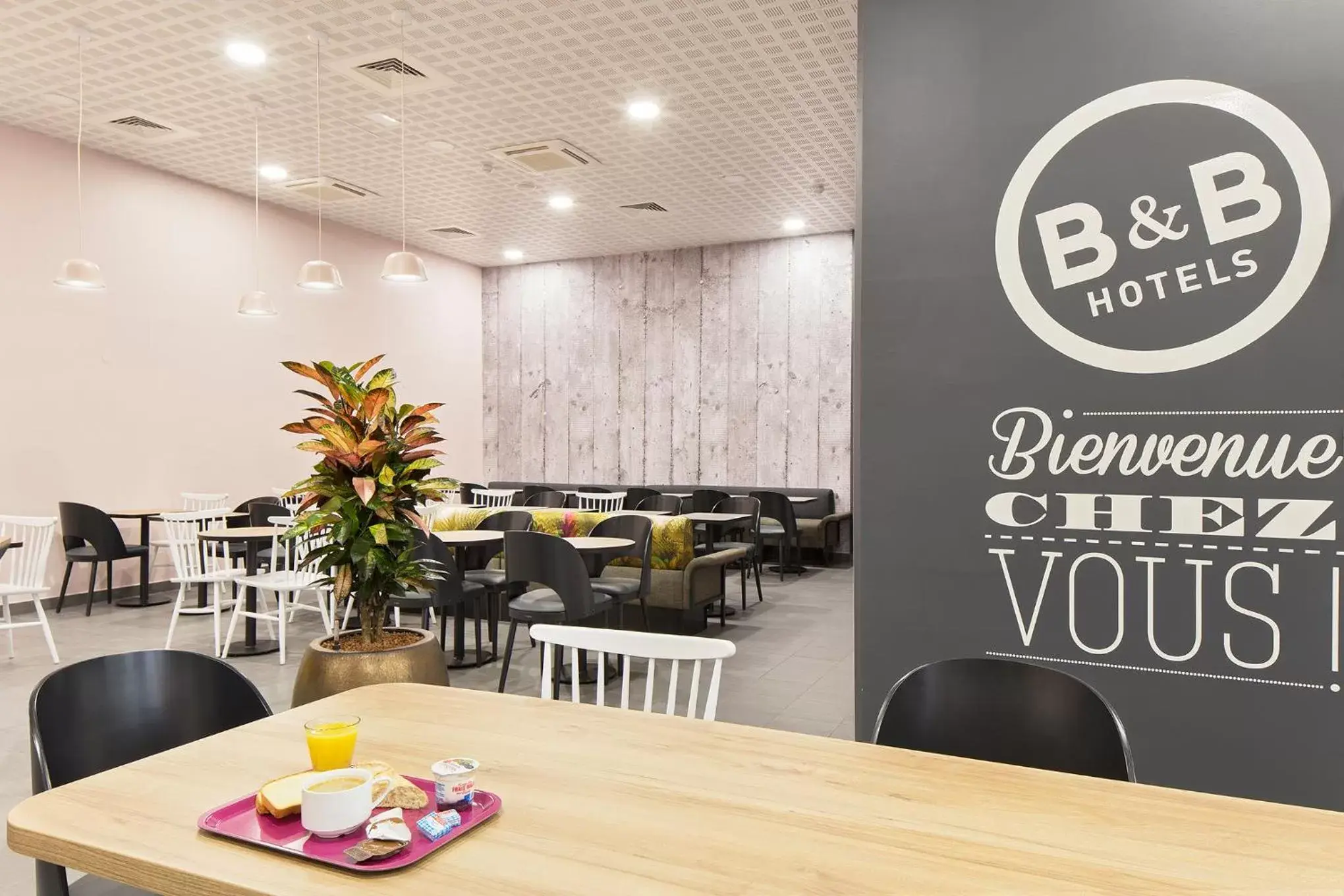 Restaurant/Places to Eat in B&B HOTEL LYON Centre Perrache Berthelot