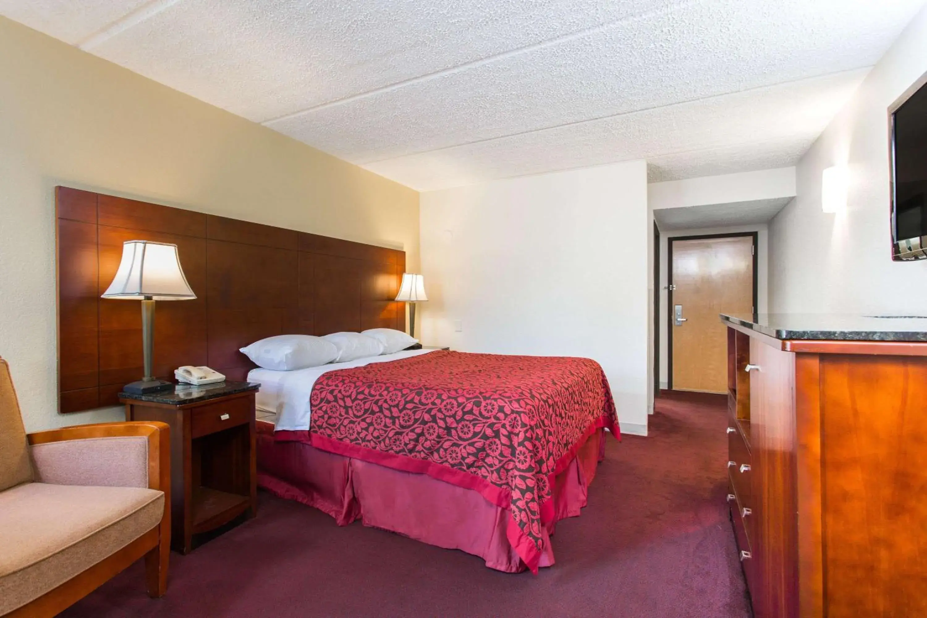 Photo of the whole room, Bed in Days Inn by Wyndham High Point/Archdale