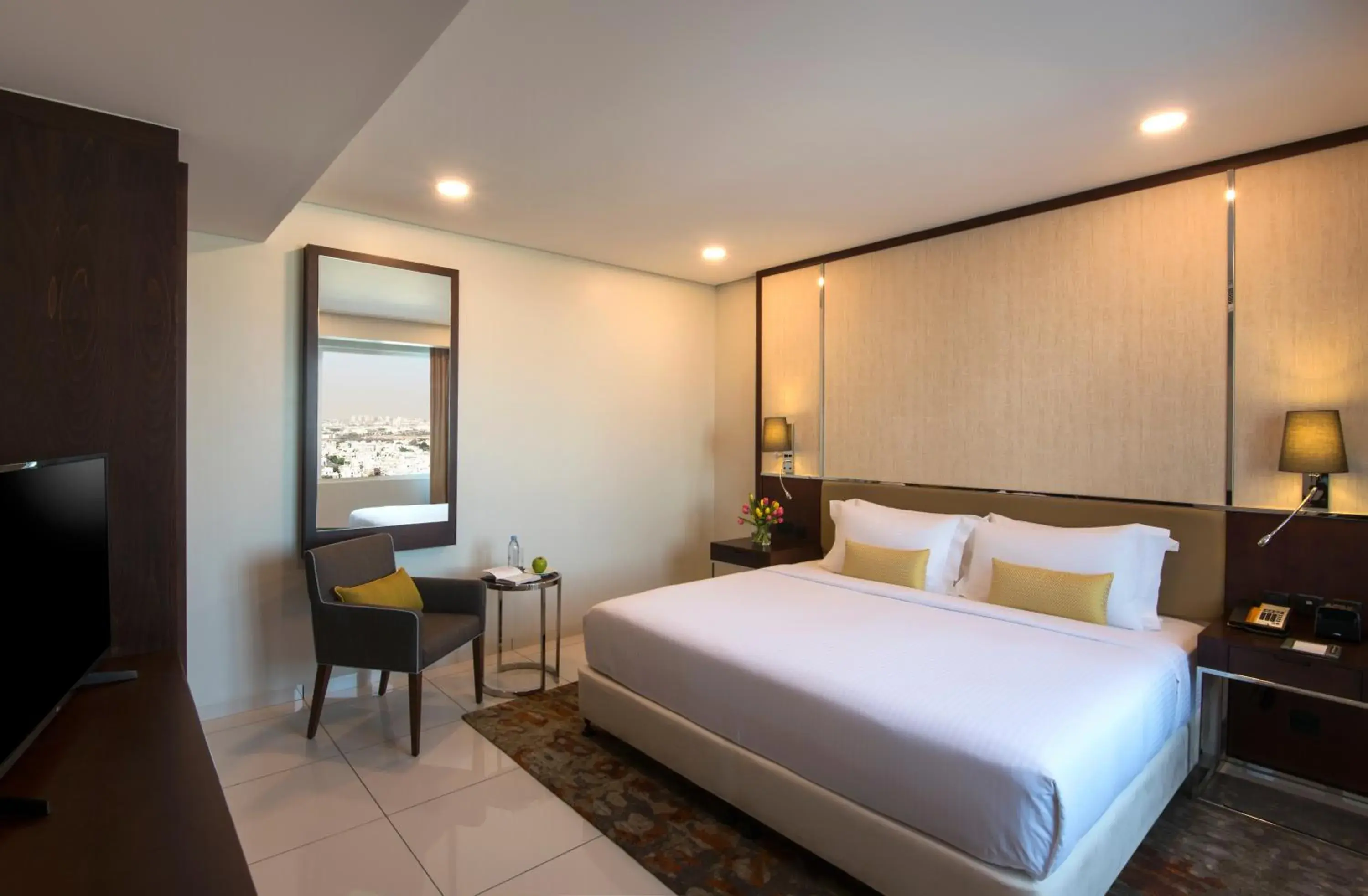 Bedroom, Bed in Fraser Suites Muscat