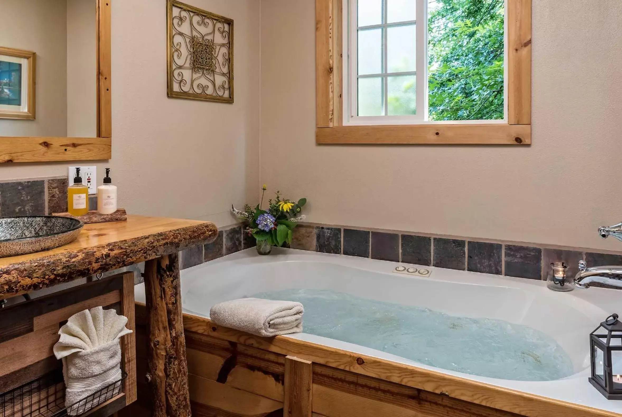 Bathroom in Carson Ridge Luxury Cabins