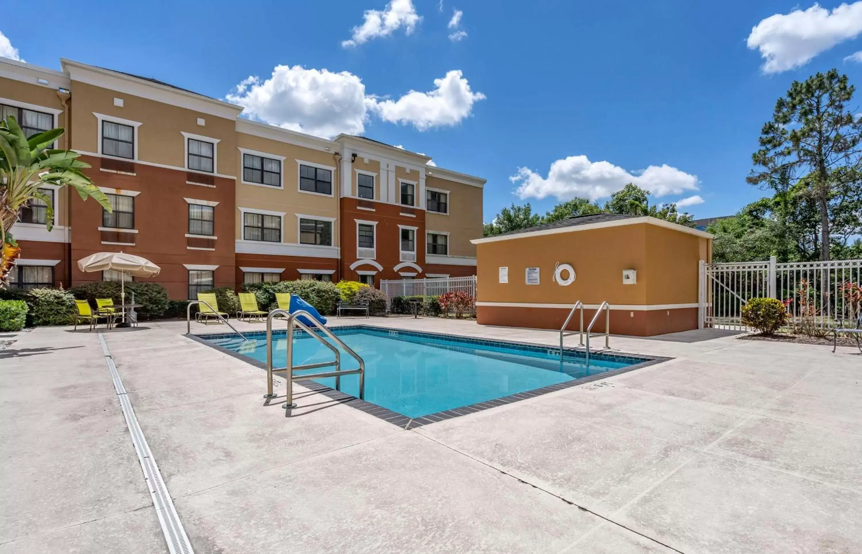 Pool view, Swimming Pool in Extended Stay America Suites - Orlando - Maitland - 1776 Pembrook Dr