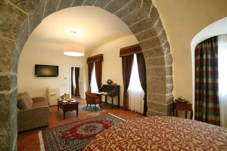 Bedroom, Seating Area in Grand Hotel Dei Castelli